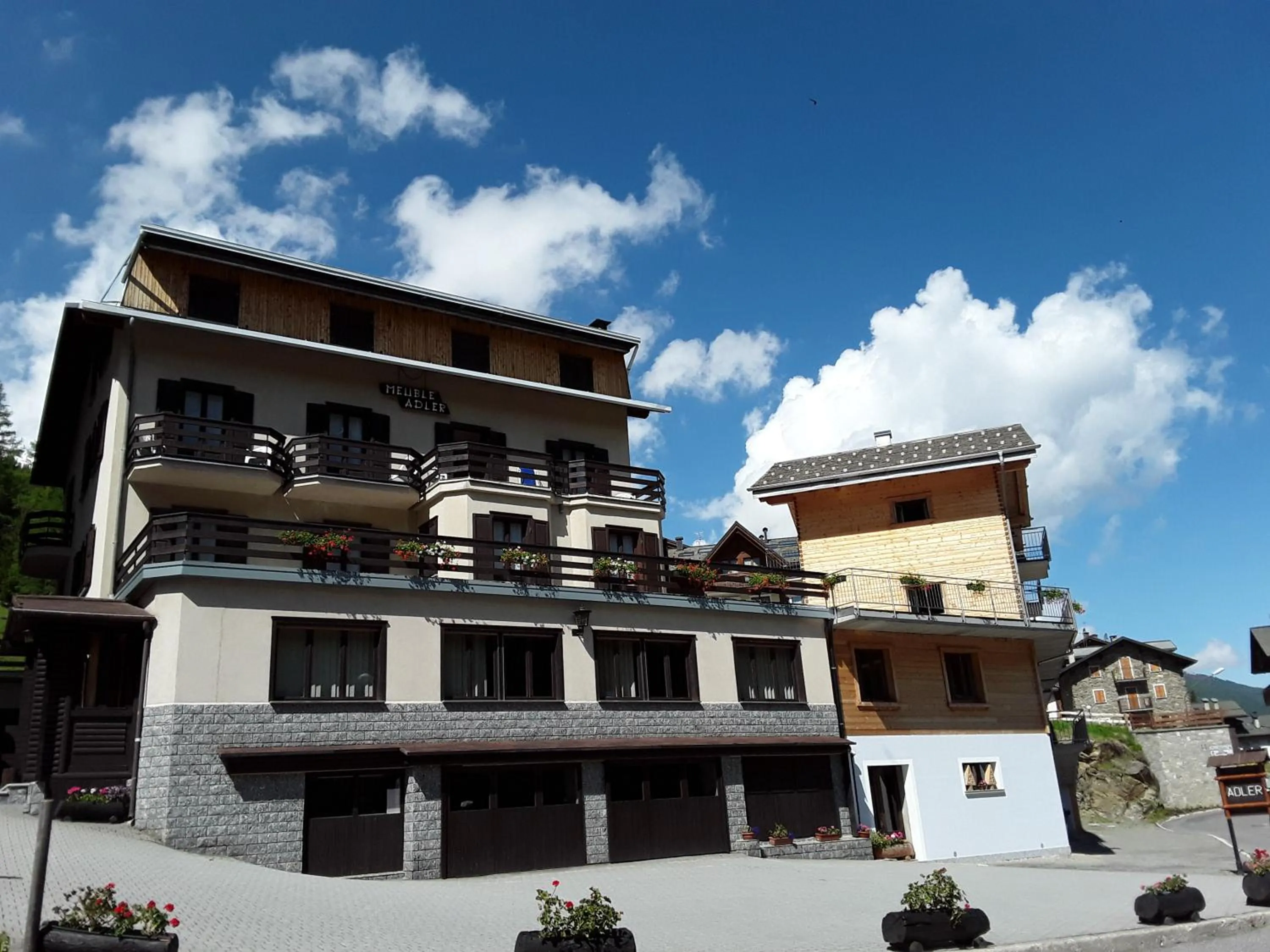 Property building in Hotel Meublè Adler - Rooms & Mountain Apartments