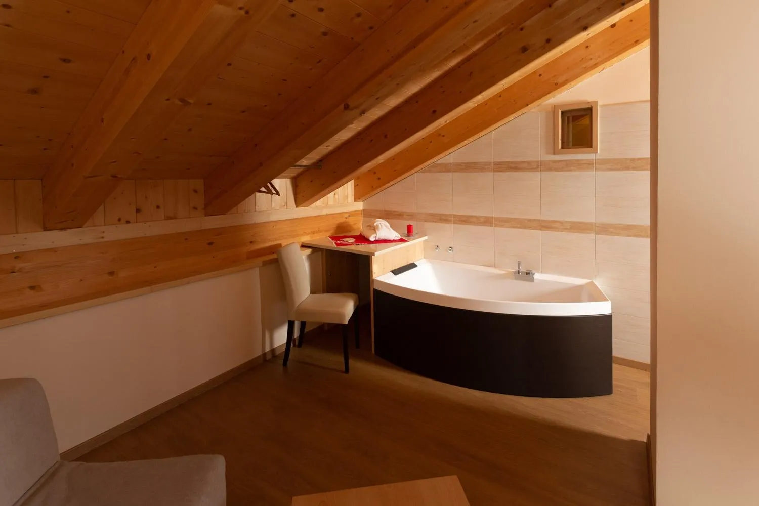 Hot Tub in Hotel Meublè Adler - Rooms & Mountain Apartments