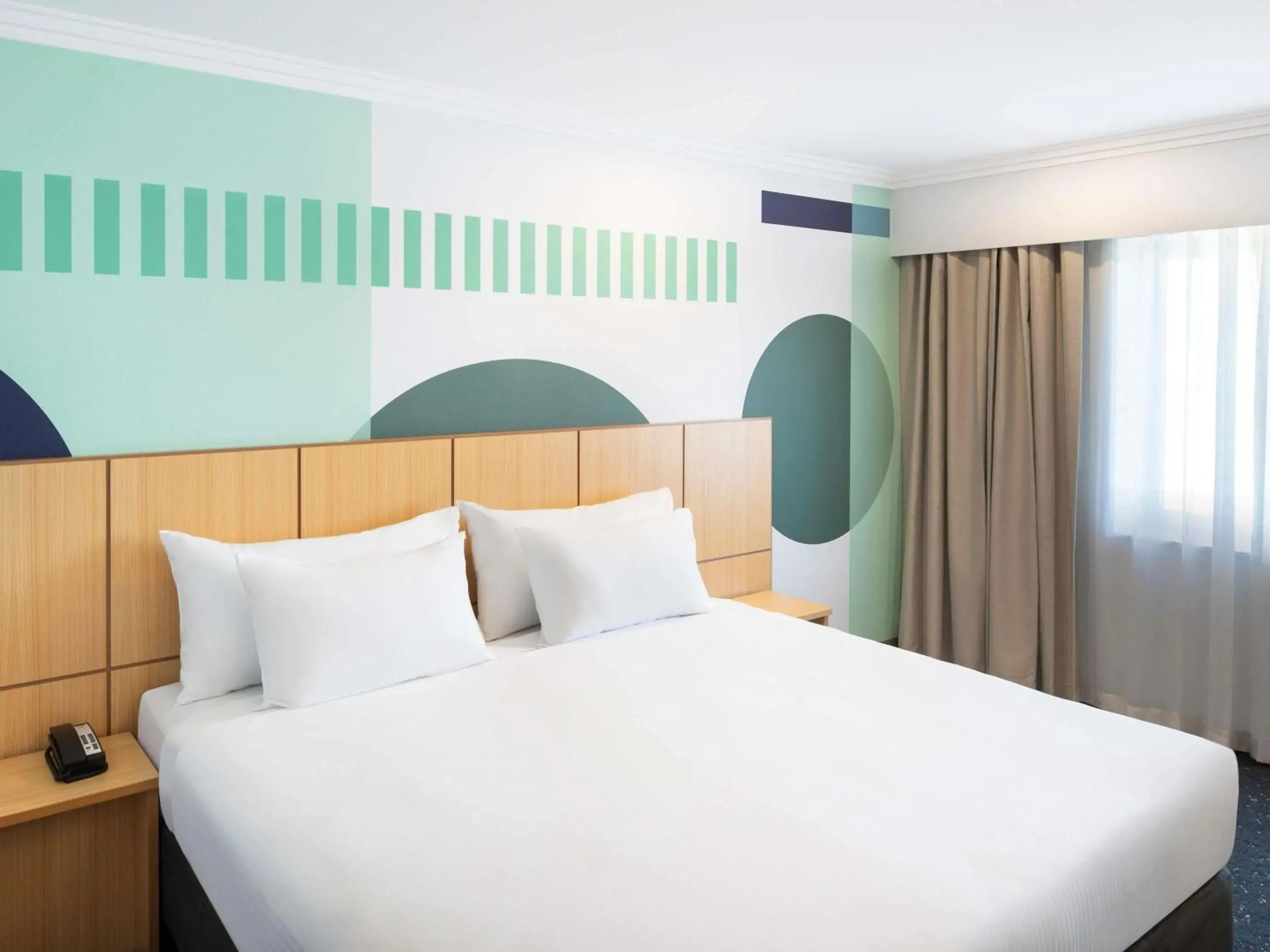 Superior Queen Room in ibis Styles Sydney Central Superior Queen Room in ibis Styles Sydney Central