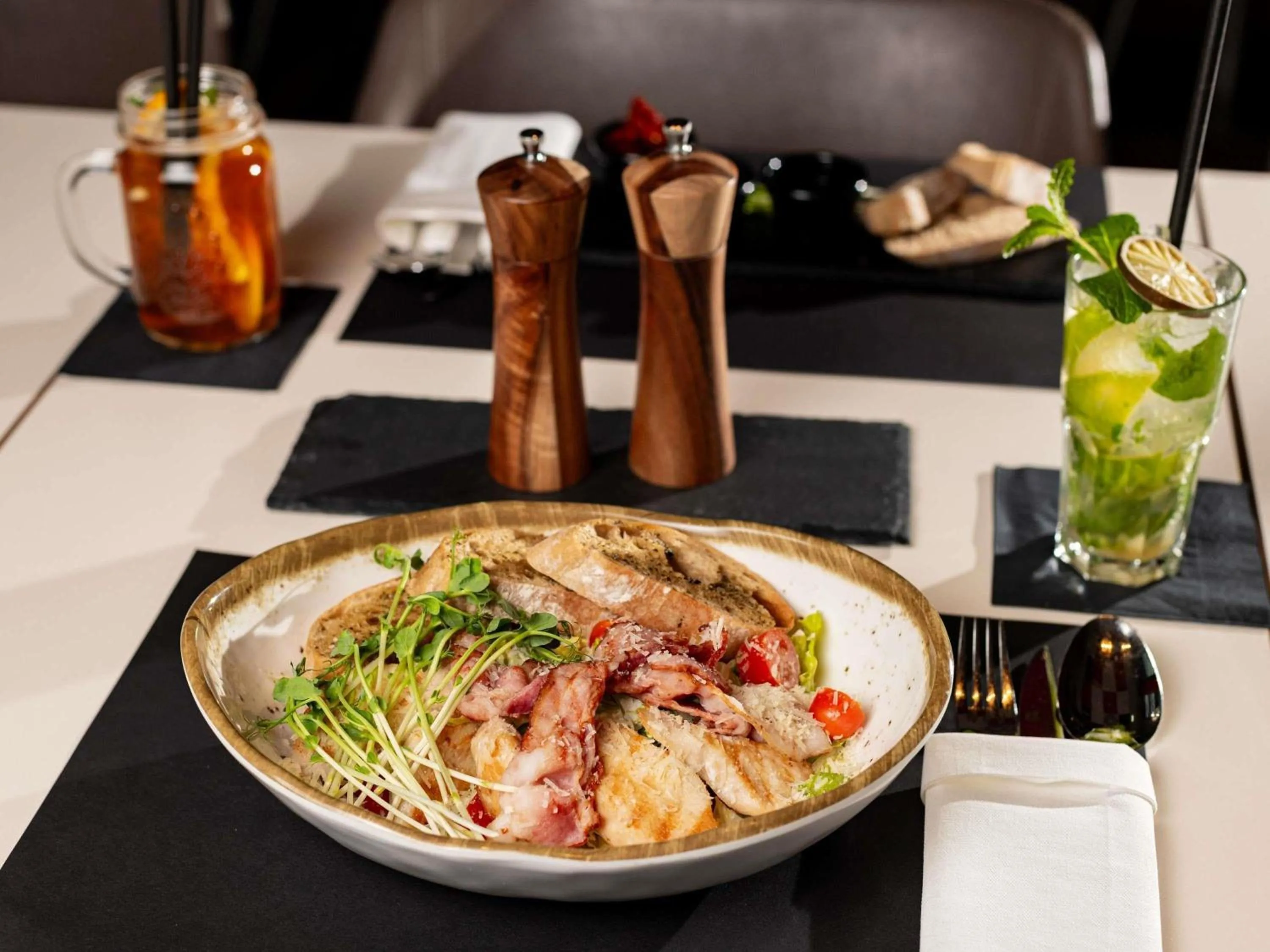 Restaurant/places to eat in Ibis Kraków Stare Miasto