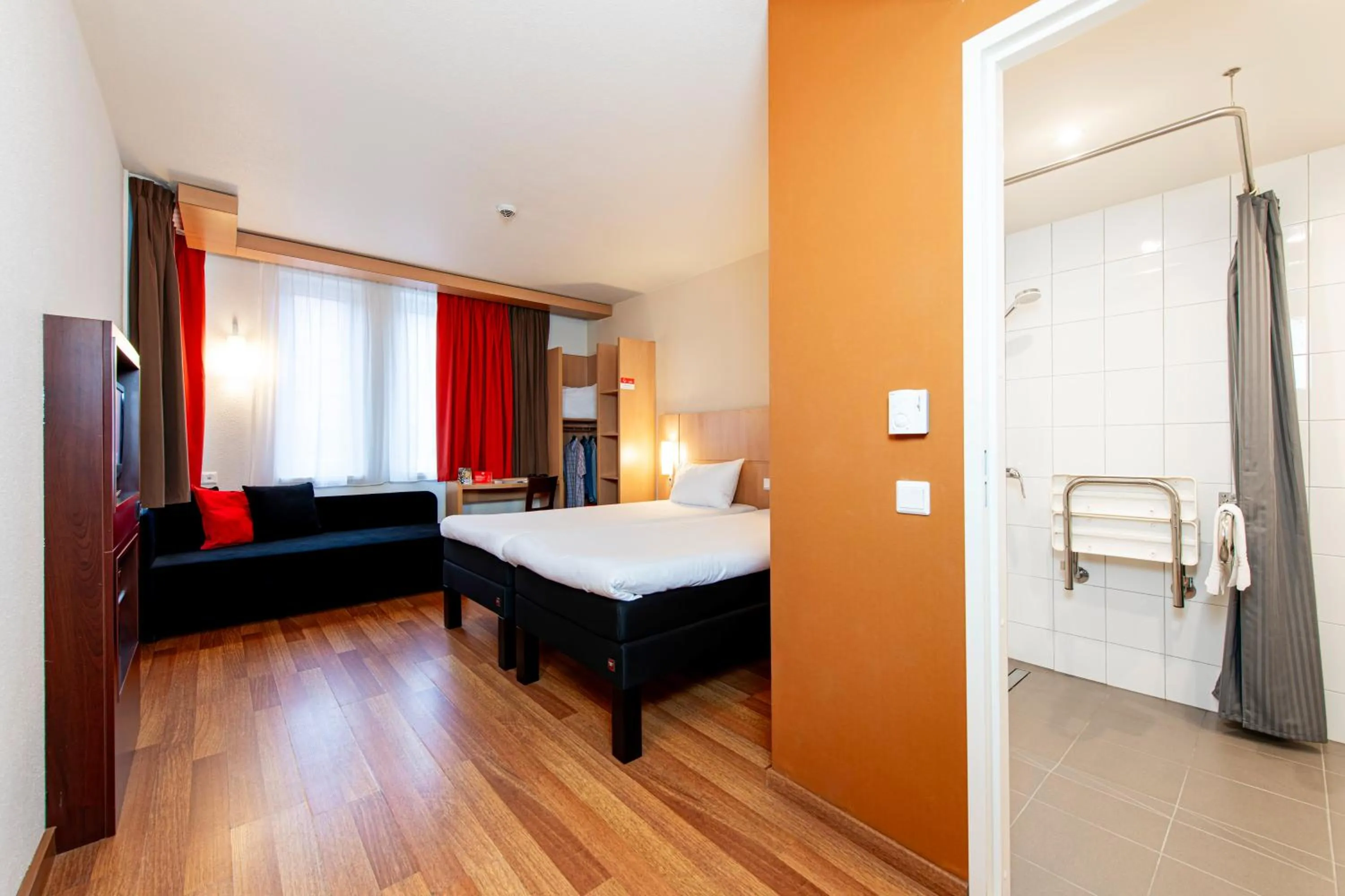 Other, Bed in Ibis Kraków Stare Miasto