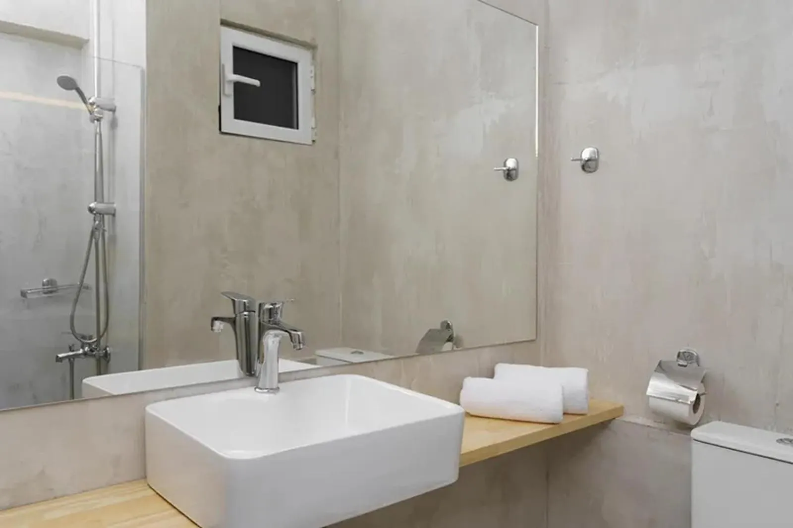 Bathroom in Calamos Beach Family Club