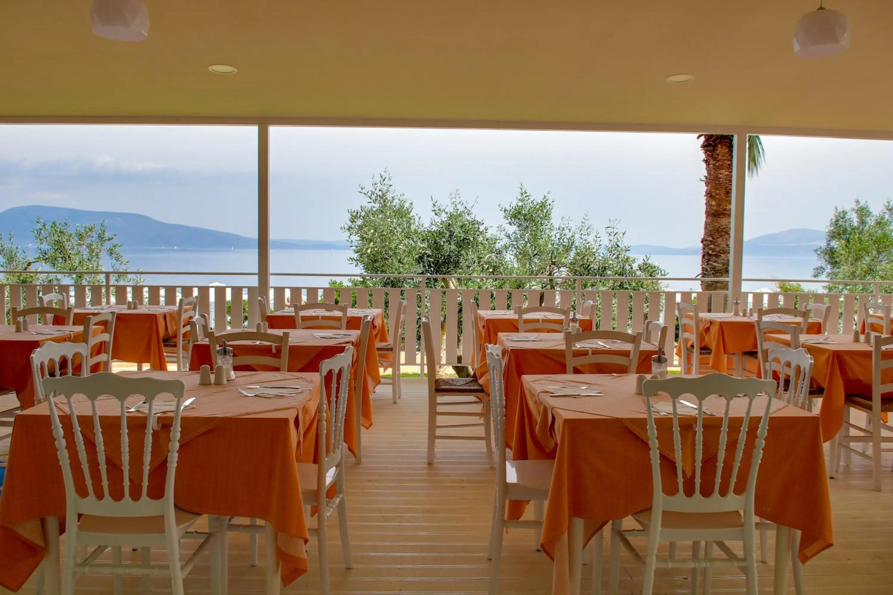 Restaurant/places to eat in Calamos Beach Family Club