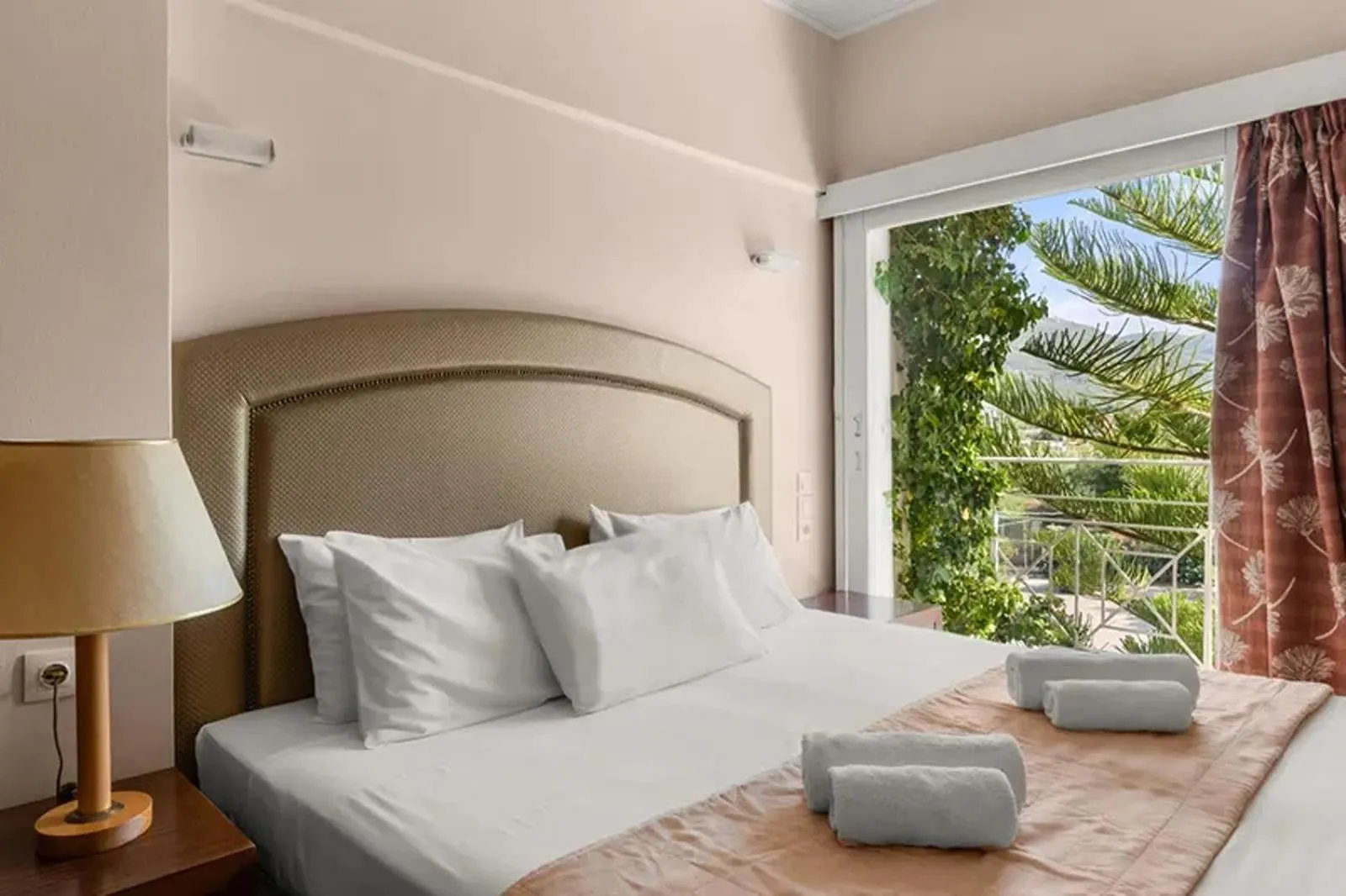 Bedroom, Bed in Calamos Beach Family Club