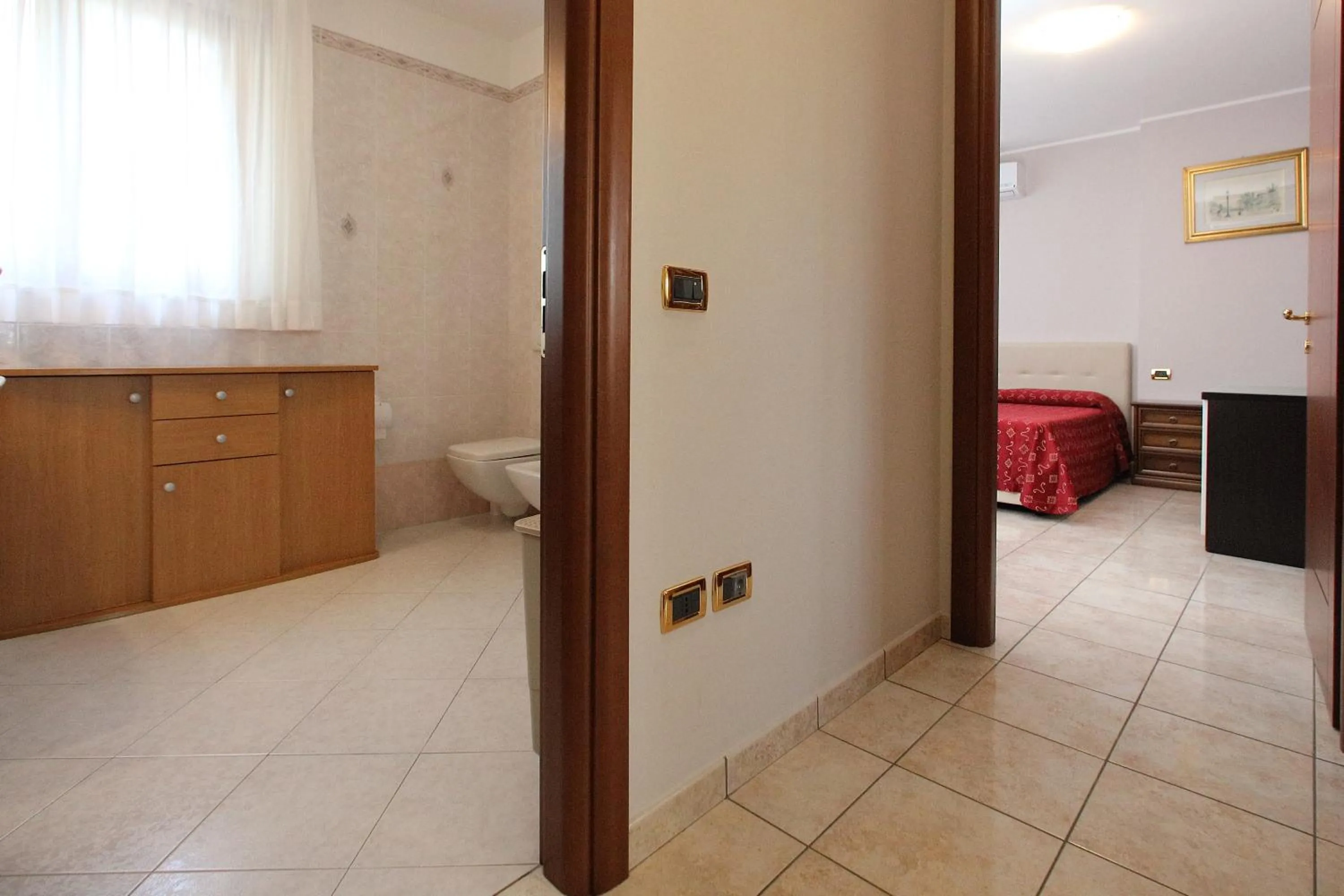 Bathroom, Bed in Hotel Campanello
