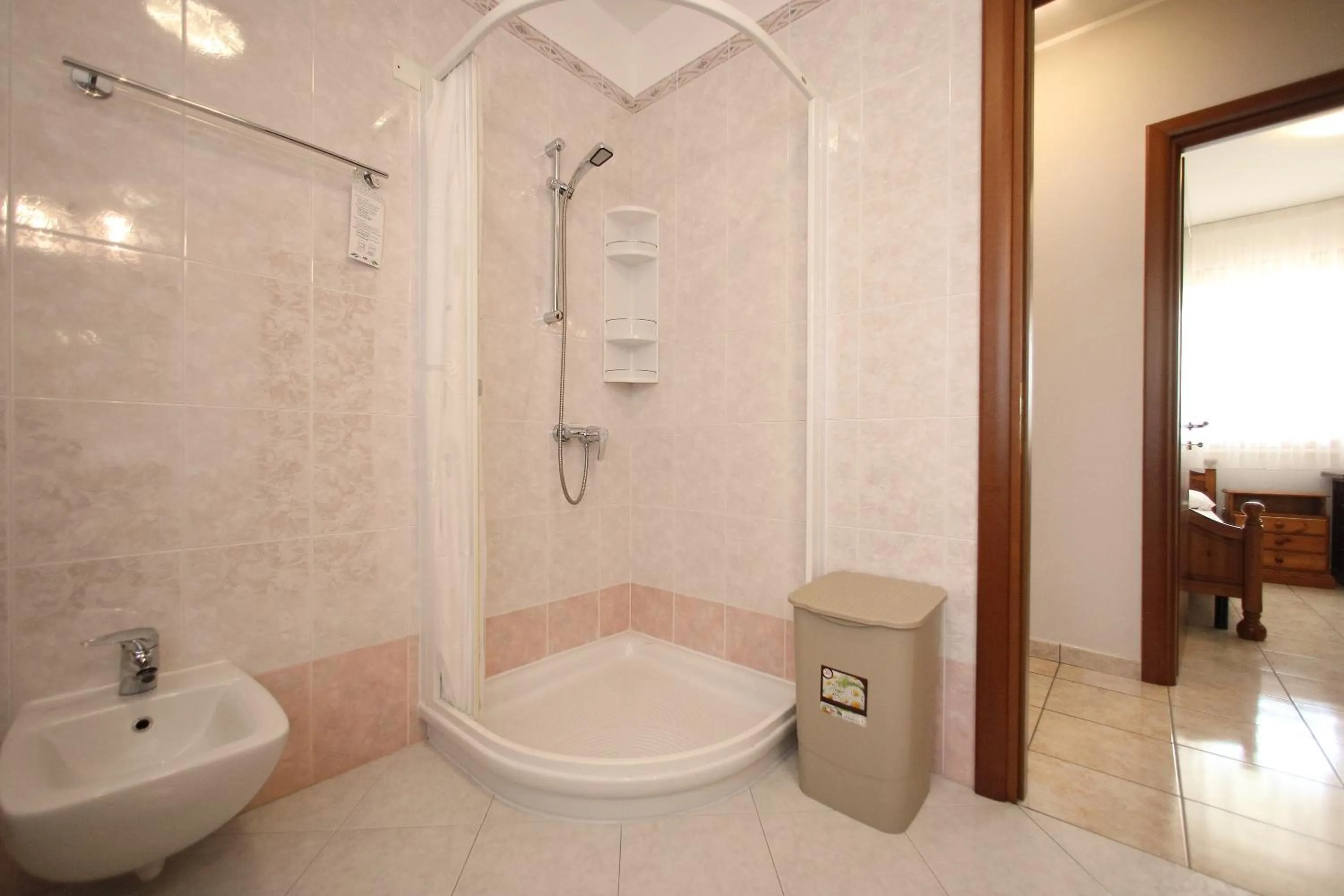 Shower in Hotel Campanello