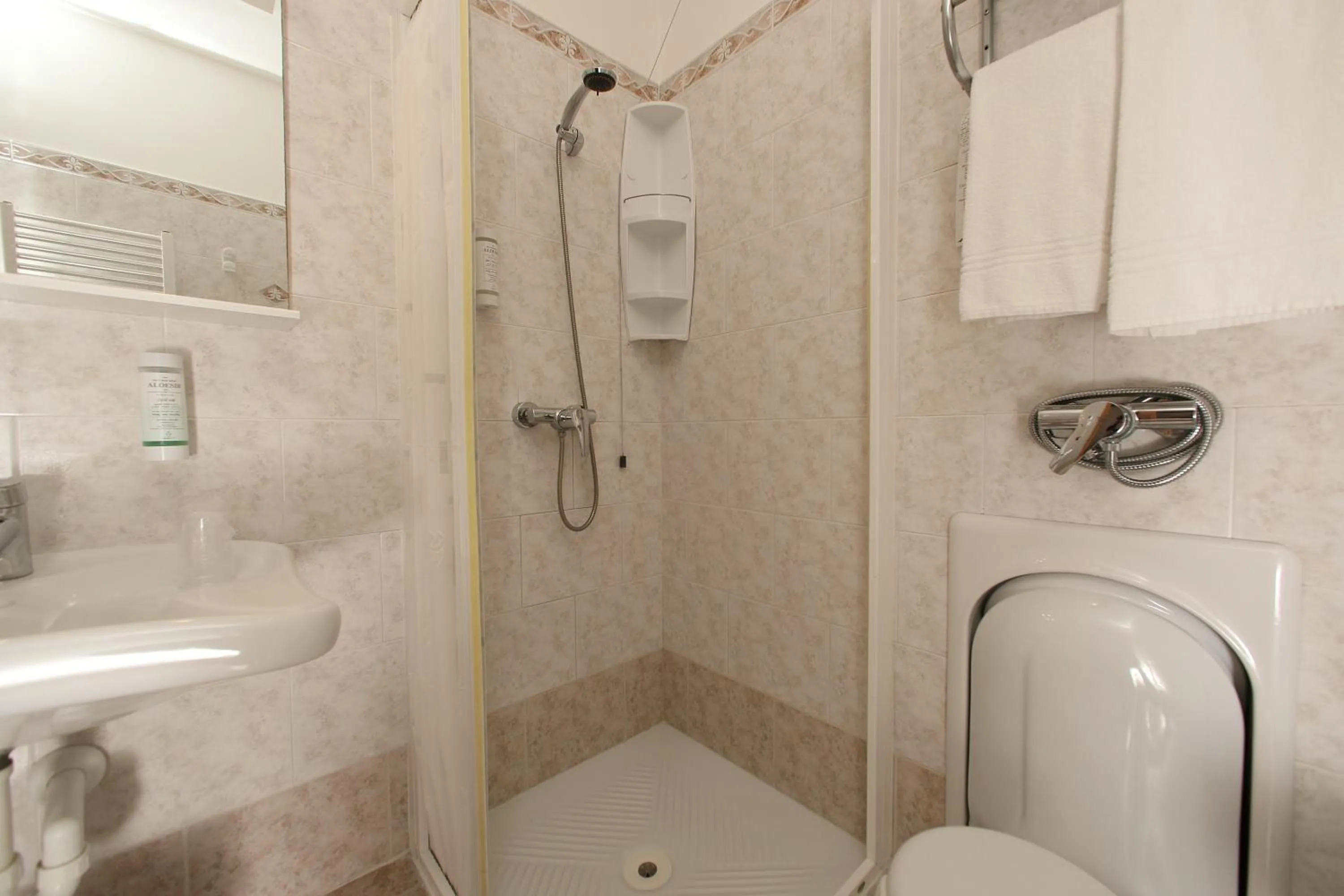 Shower in Hotel Campanello
