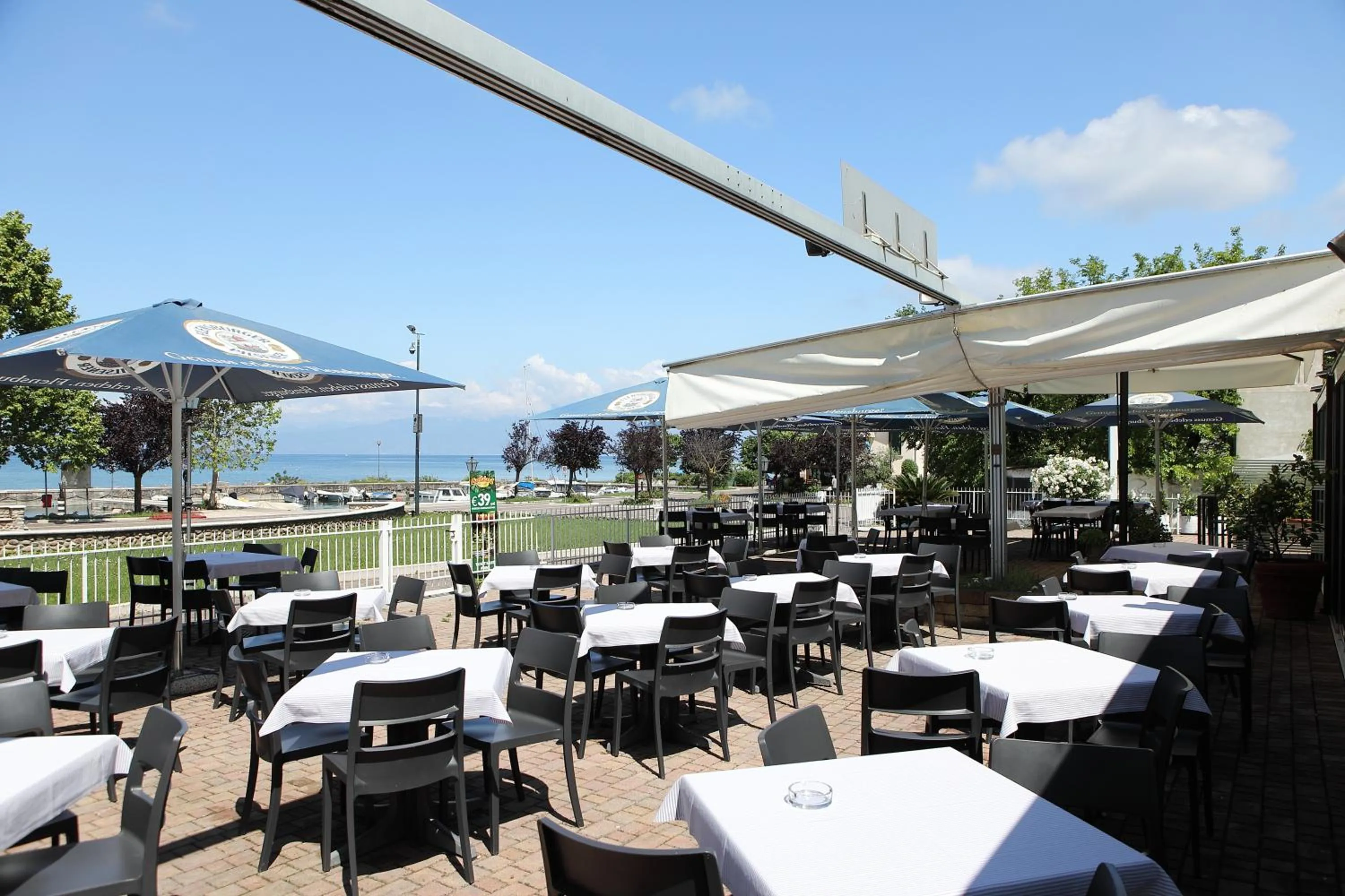 Restaurant/places to eat in Hotel Campanello