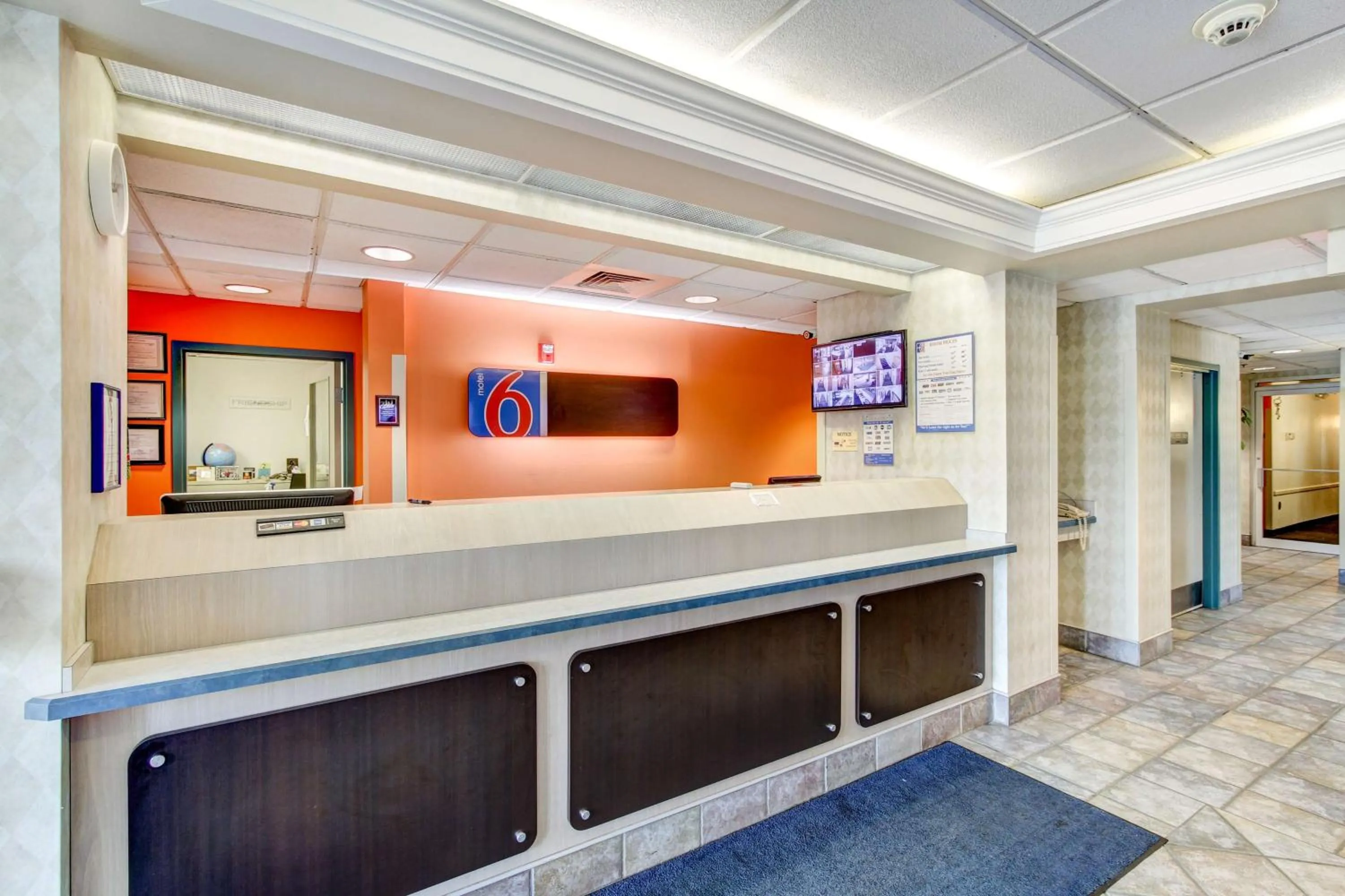 Lobby or reception in Motel 6-Medina, OH - Cleveland