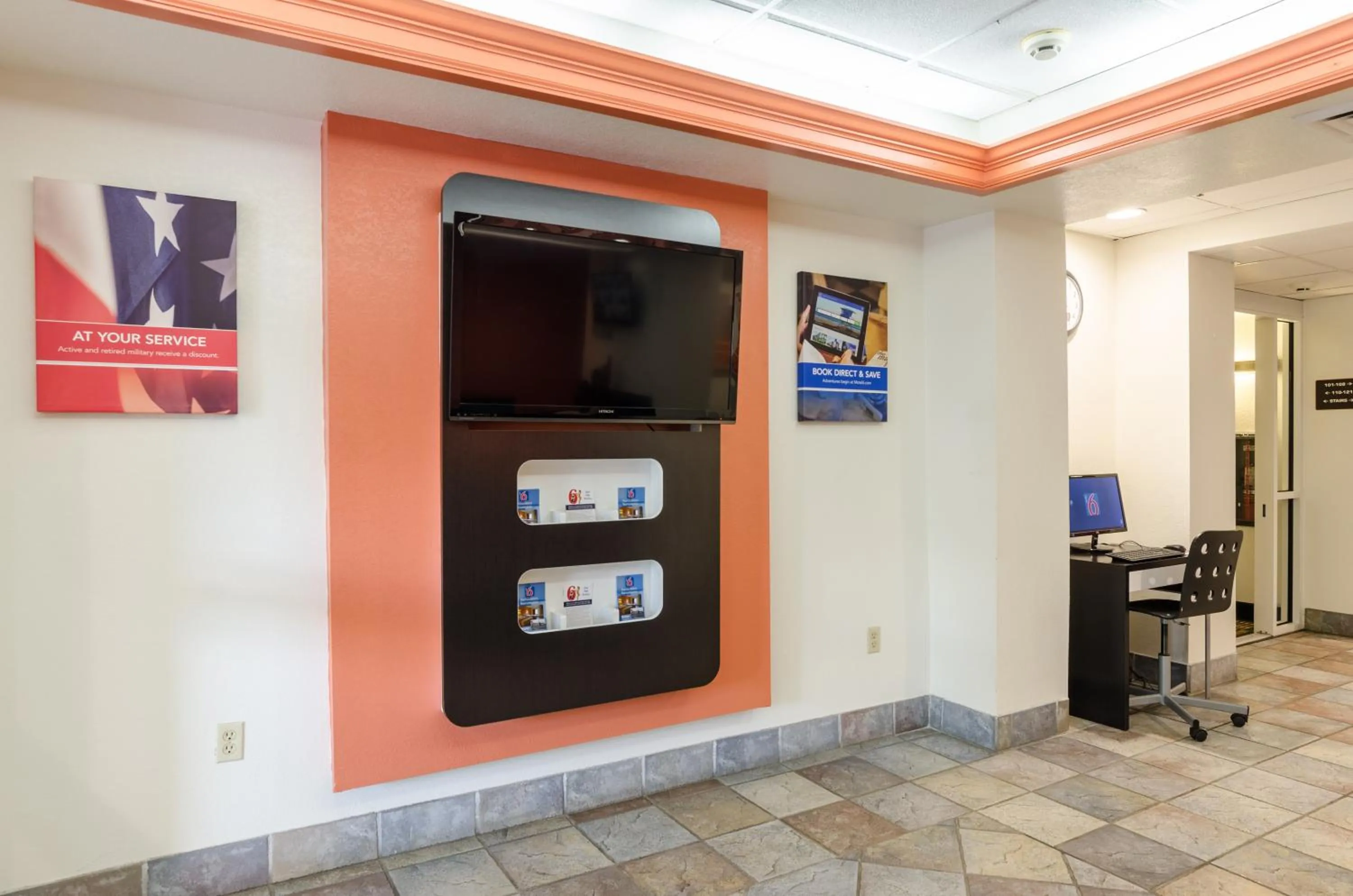 Lobby or reception in Motel 6-Bristol, VA