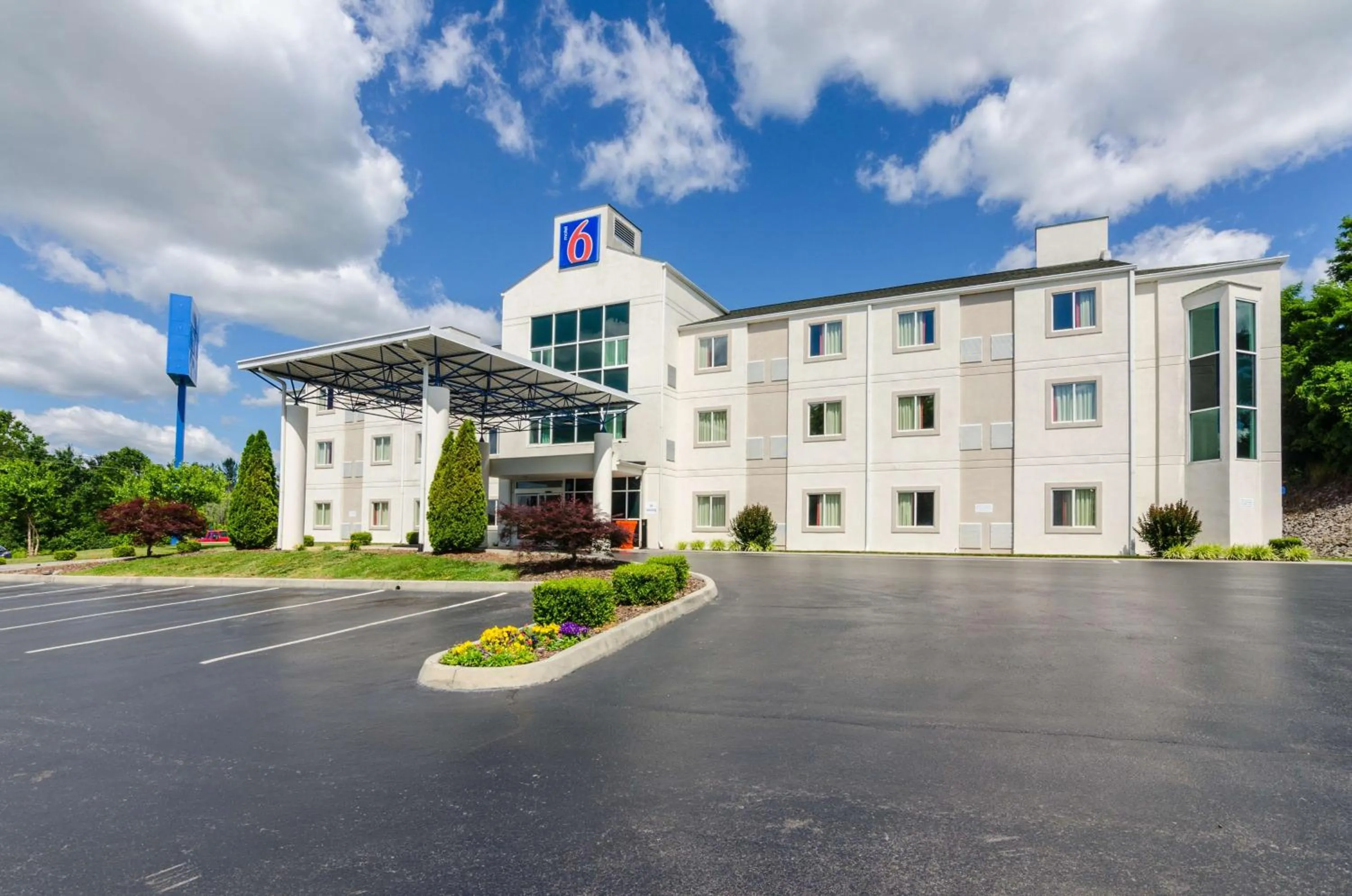 Property building in Motel 6-Bristol, VA