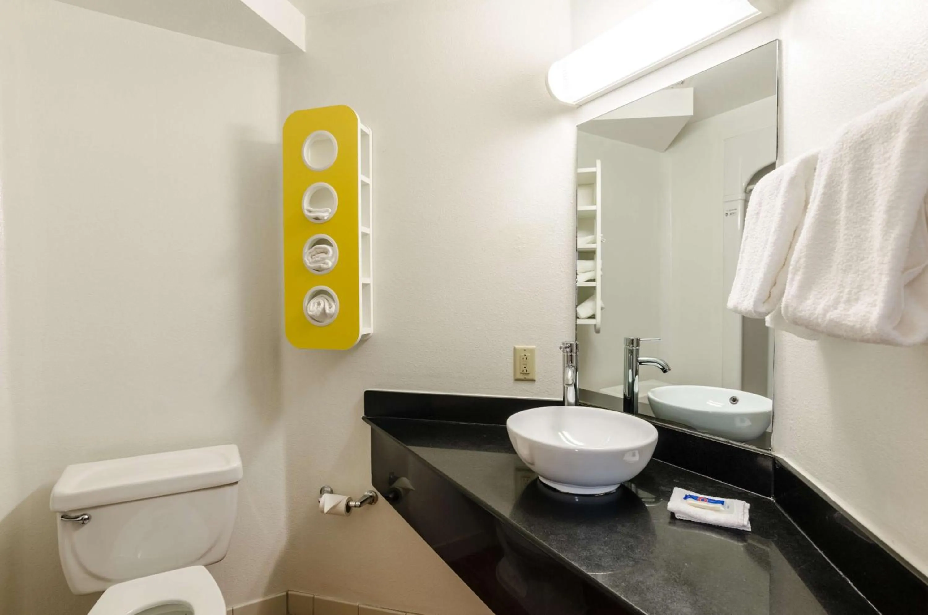 Photo of the whole room in Motel 6-Bristol, VA