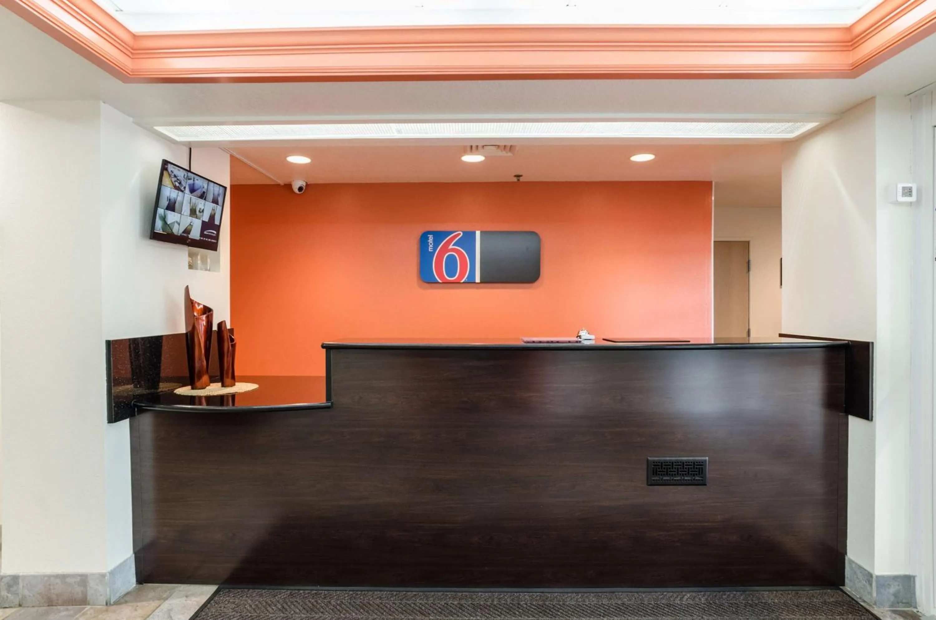 Lobby or reception in Motel 6-Bristol, VA