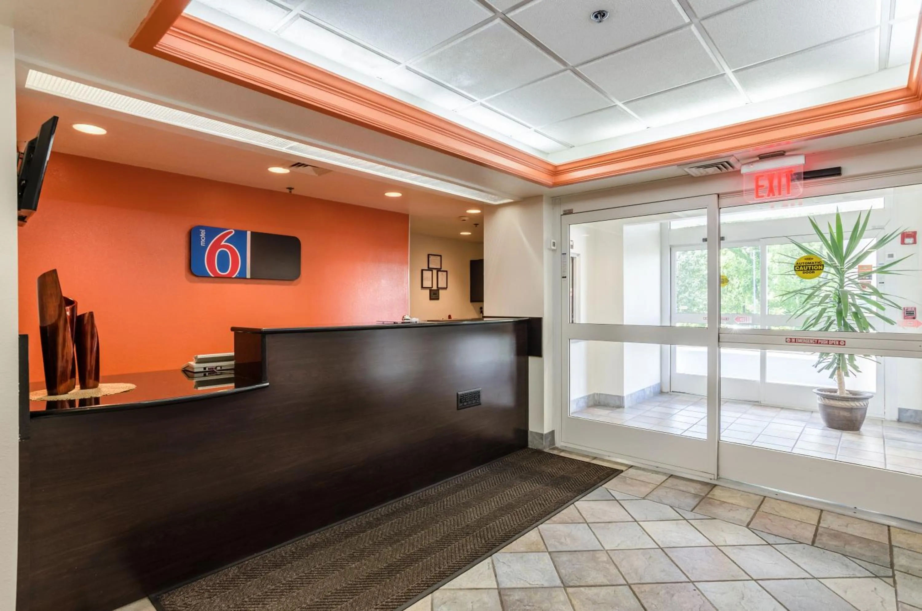 Lobby or reception in Motel 6-Bristol, VA