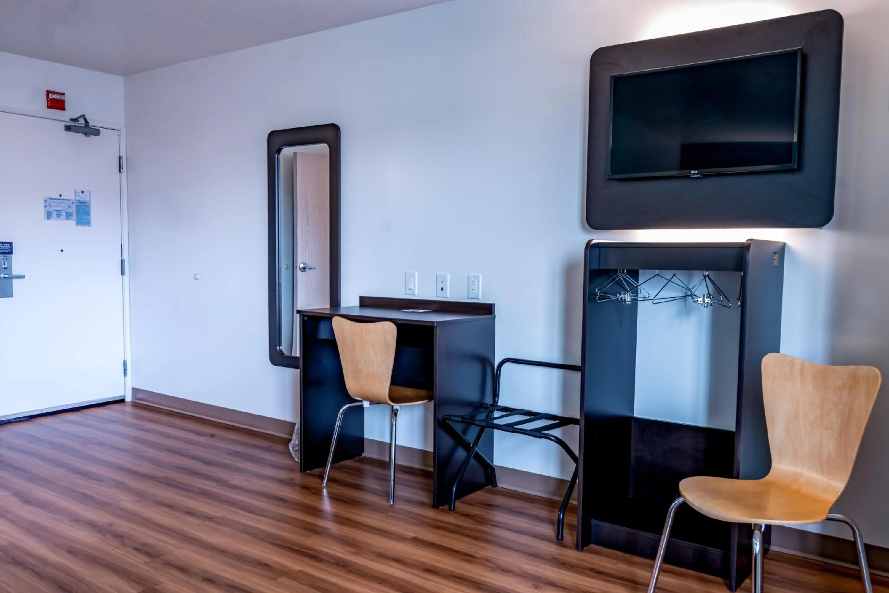 Bedroom in Motel 6-Pottstown, PA