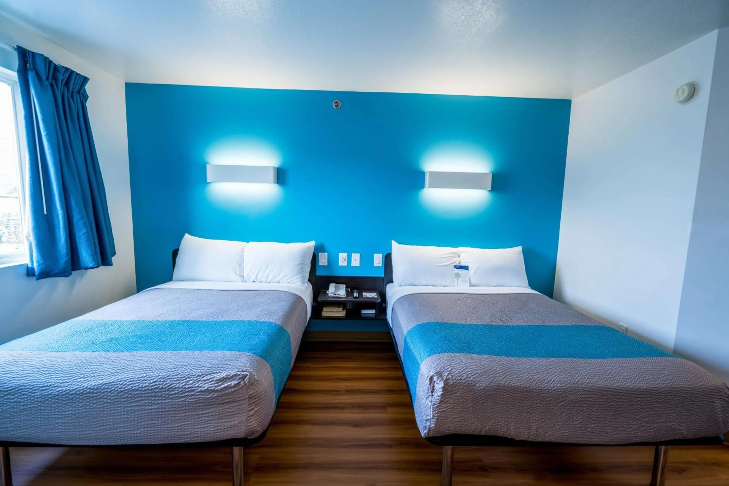 Photo of the whole room, Bed in Motel 6-Pottstown, PA