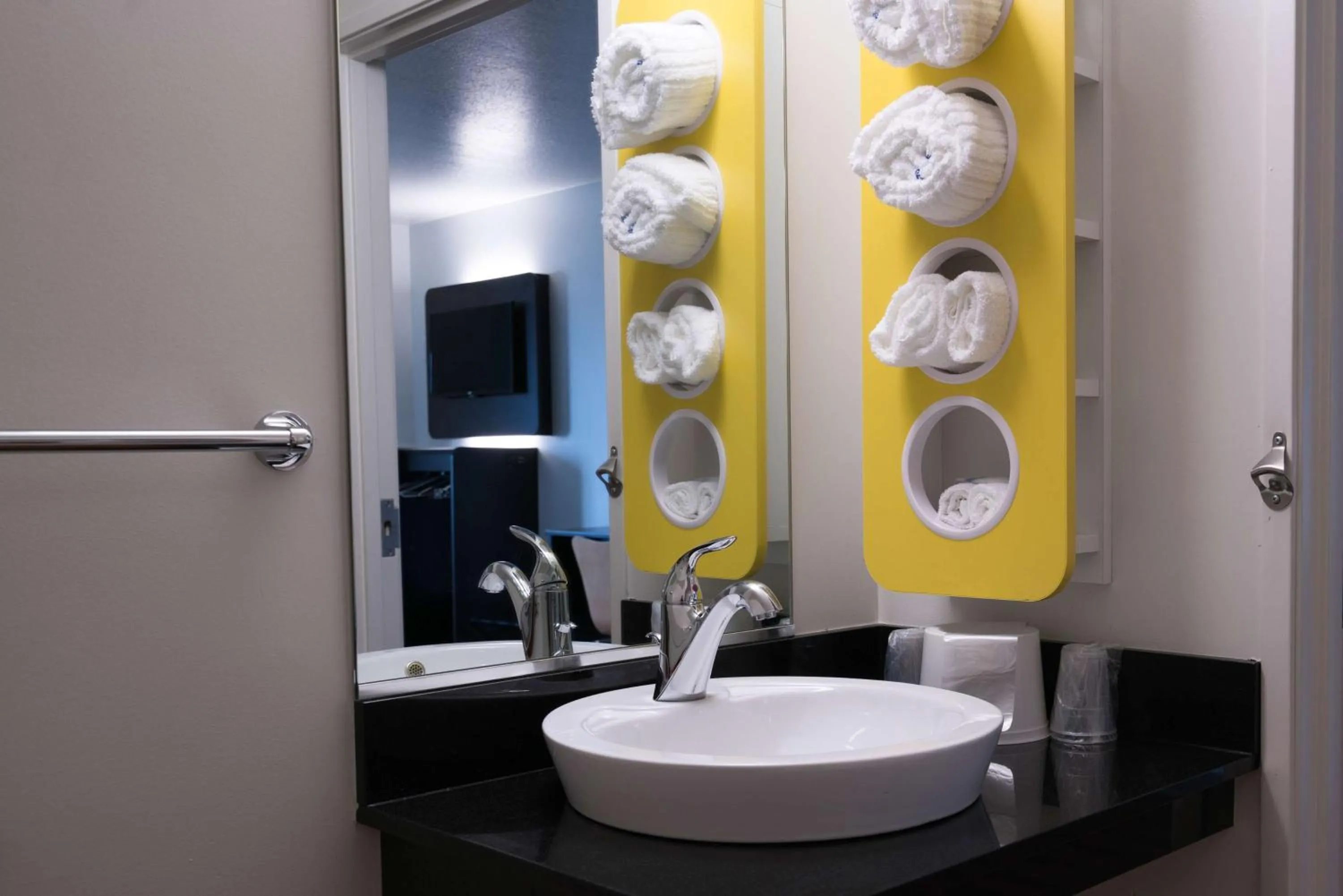 Photo of the whole room in Motel 6-Pottstown, PA