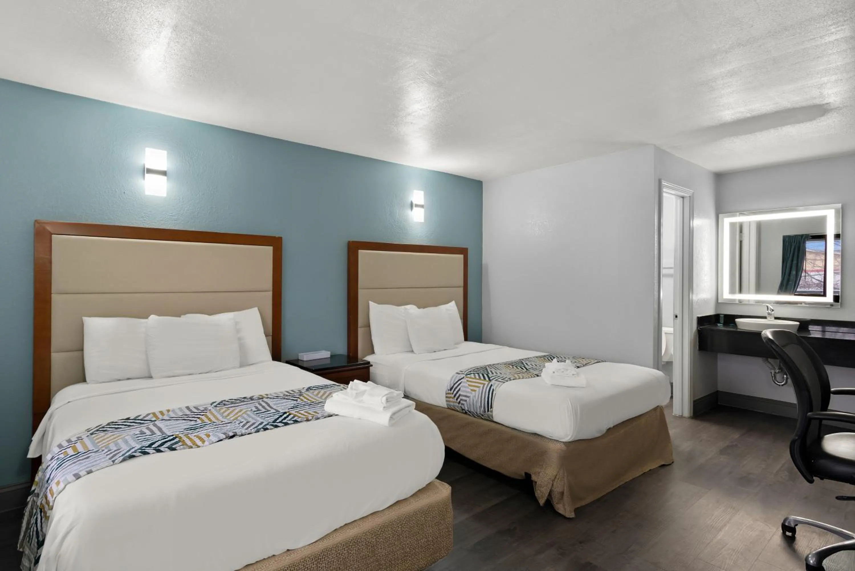 Bed in Americas Best Value Inn Bangor