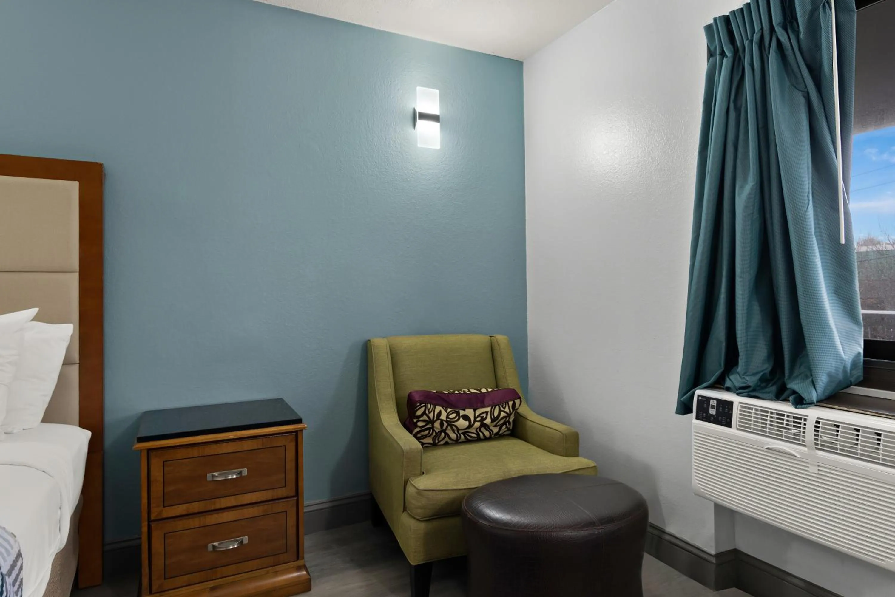 Seating area in Americas Best Value Inn Bangor