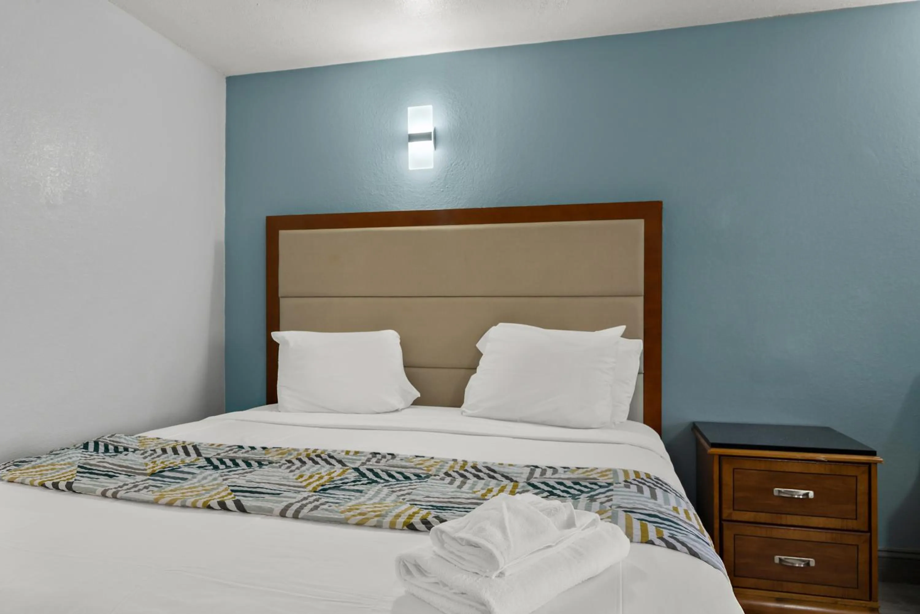 Bed in Americas Best Value Inn Bangor