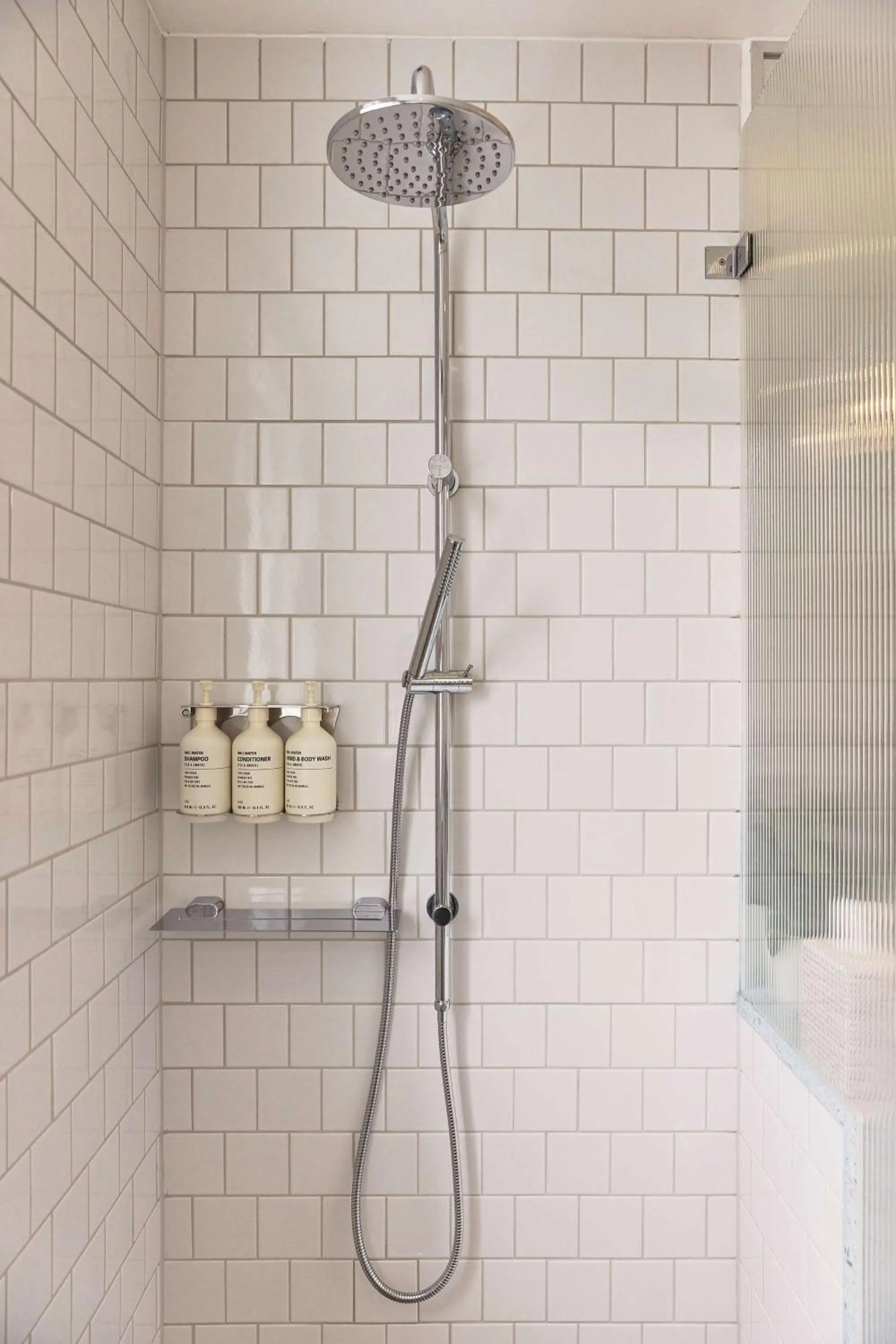 Shower in Adina Apartment Hotel Chippendale