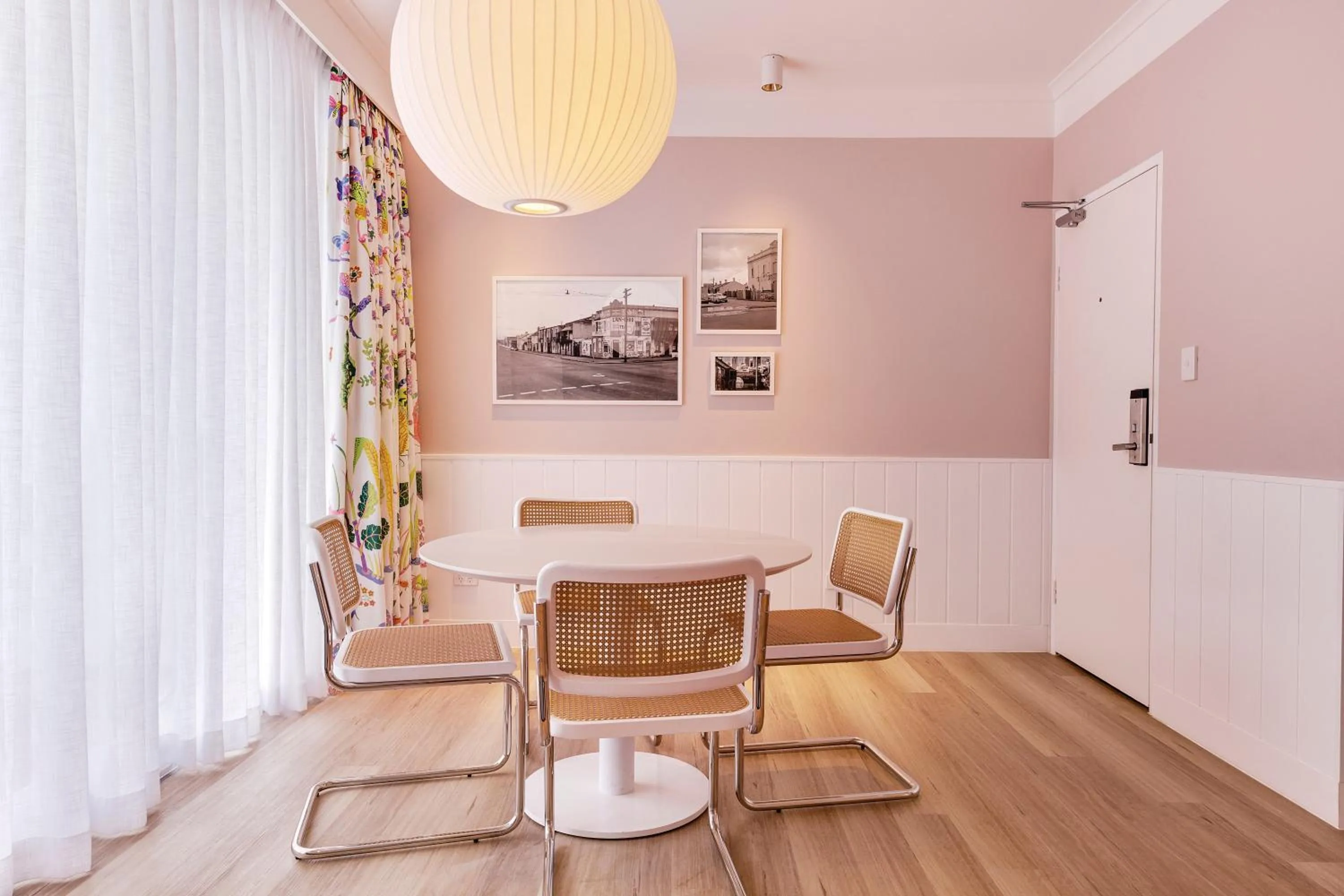 Seating area in Adina Apartment Hotel Chippendale