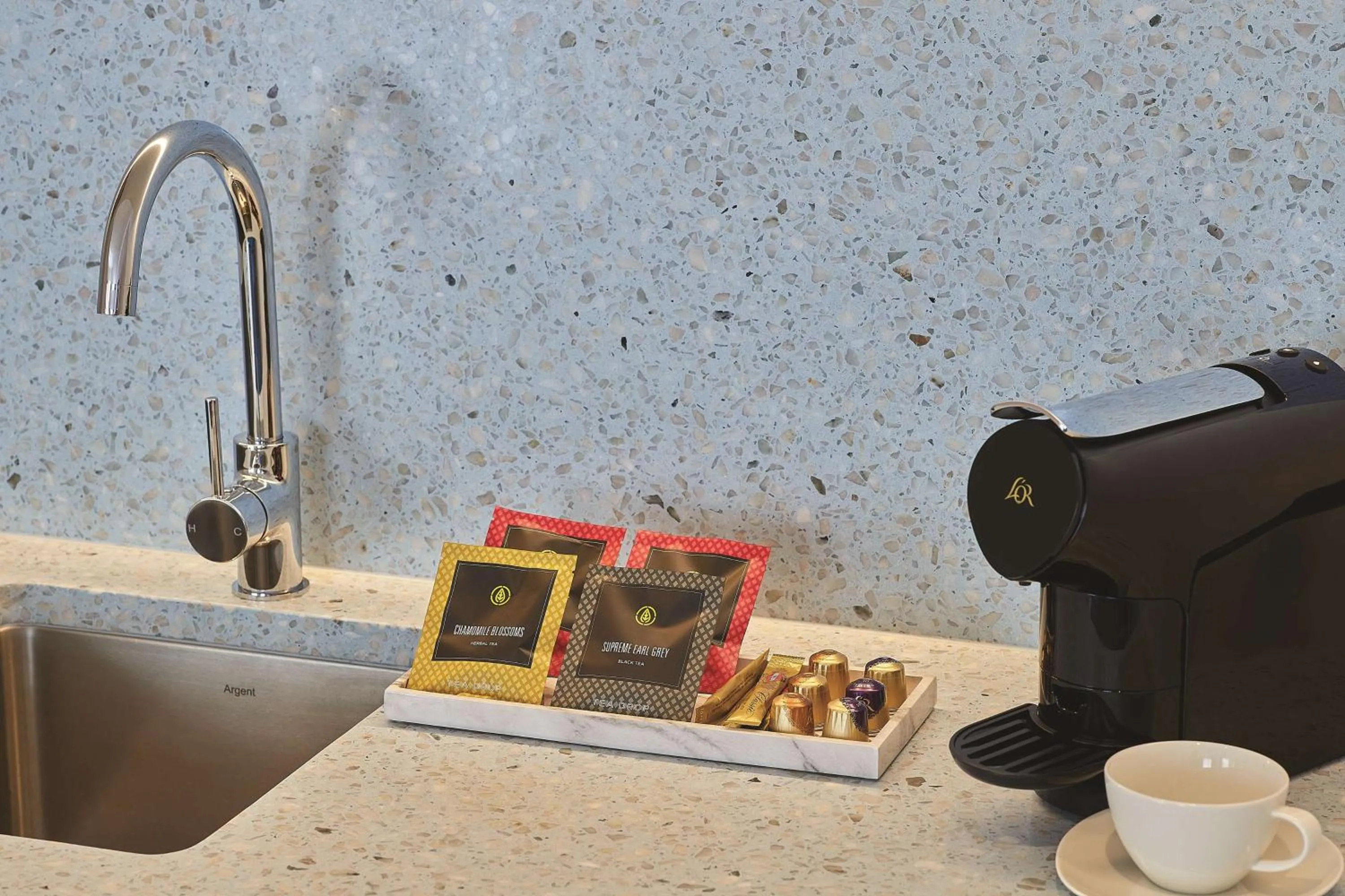 Coffee/tea facilities in Adina Apartment Hotel Chippendale