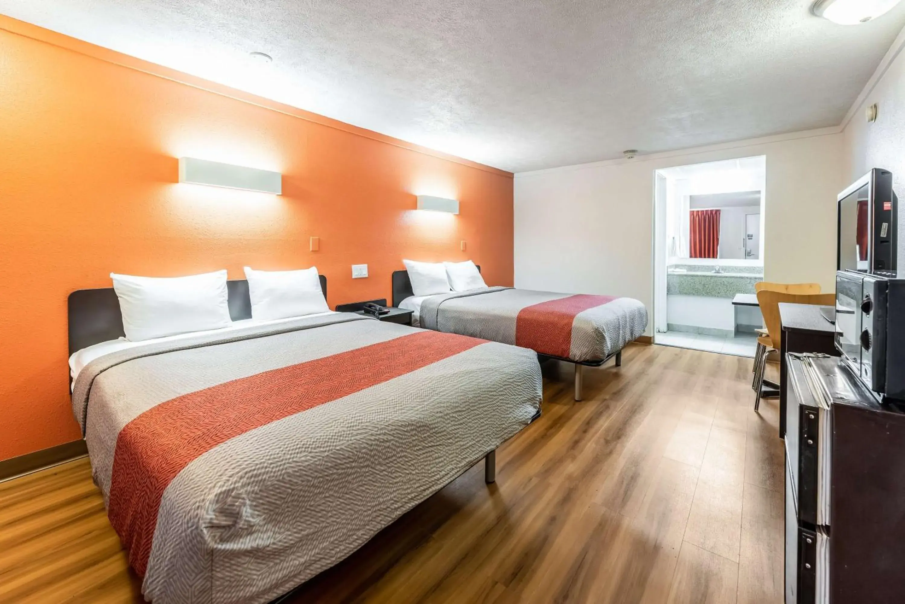 Queen Room with Two Queen Beds - Non-Smoking in Motel 6-Mansfield, OH Queen Room with Two Queen Beds - Non-Smoking in Motel 6-Mansfield, OH