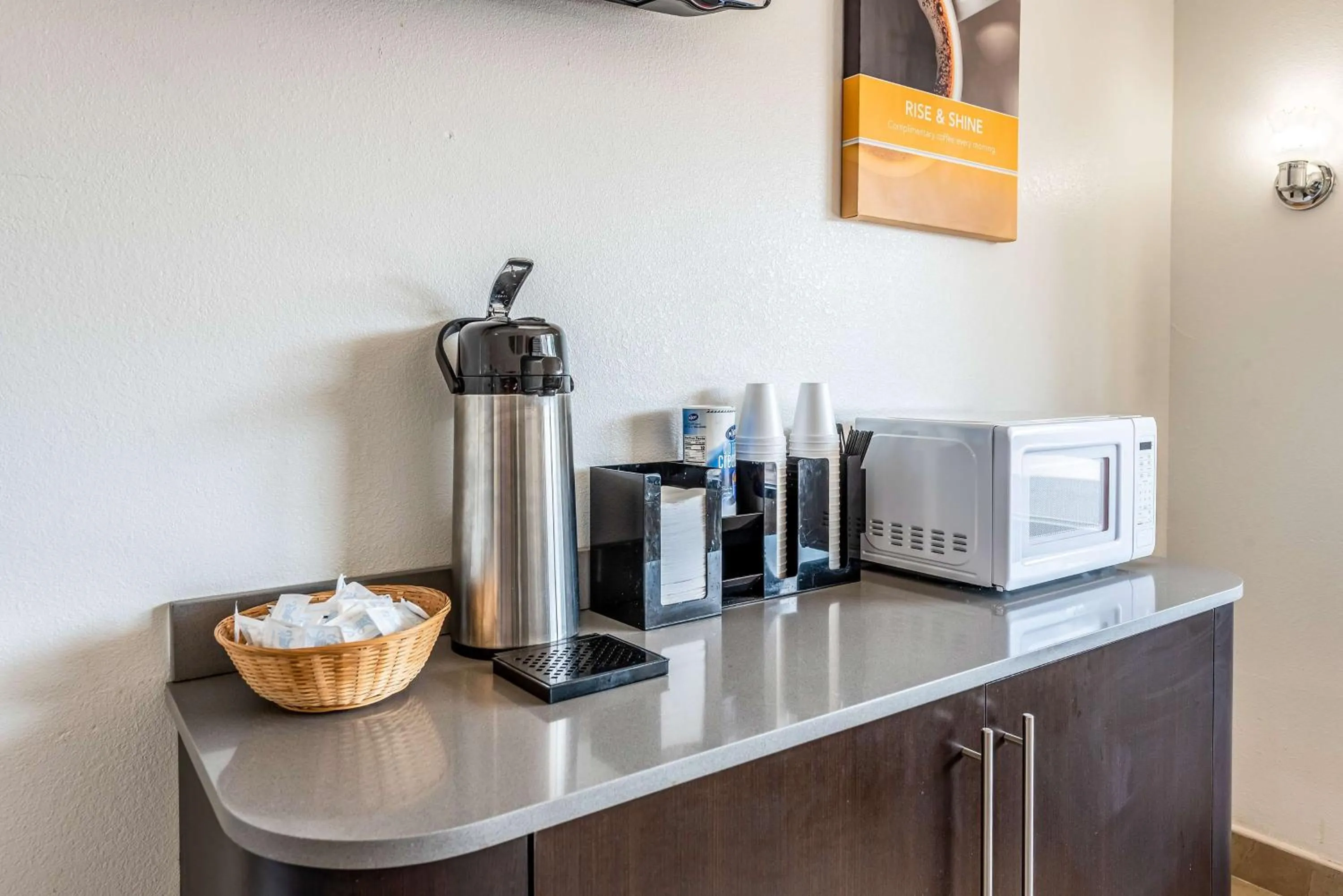 Coffee/tea facilities in Motel 6-Mansfield, OH