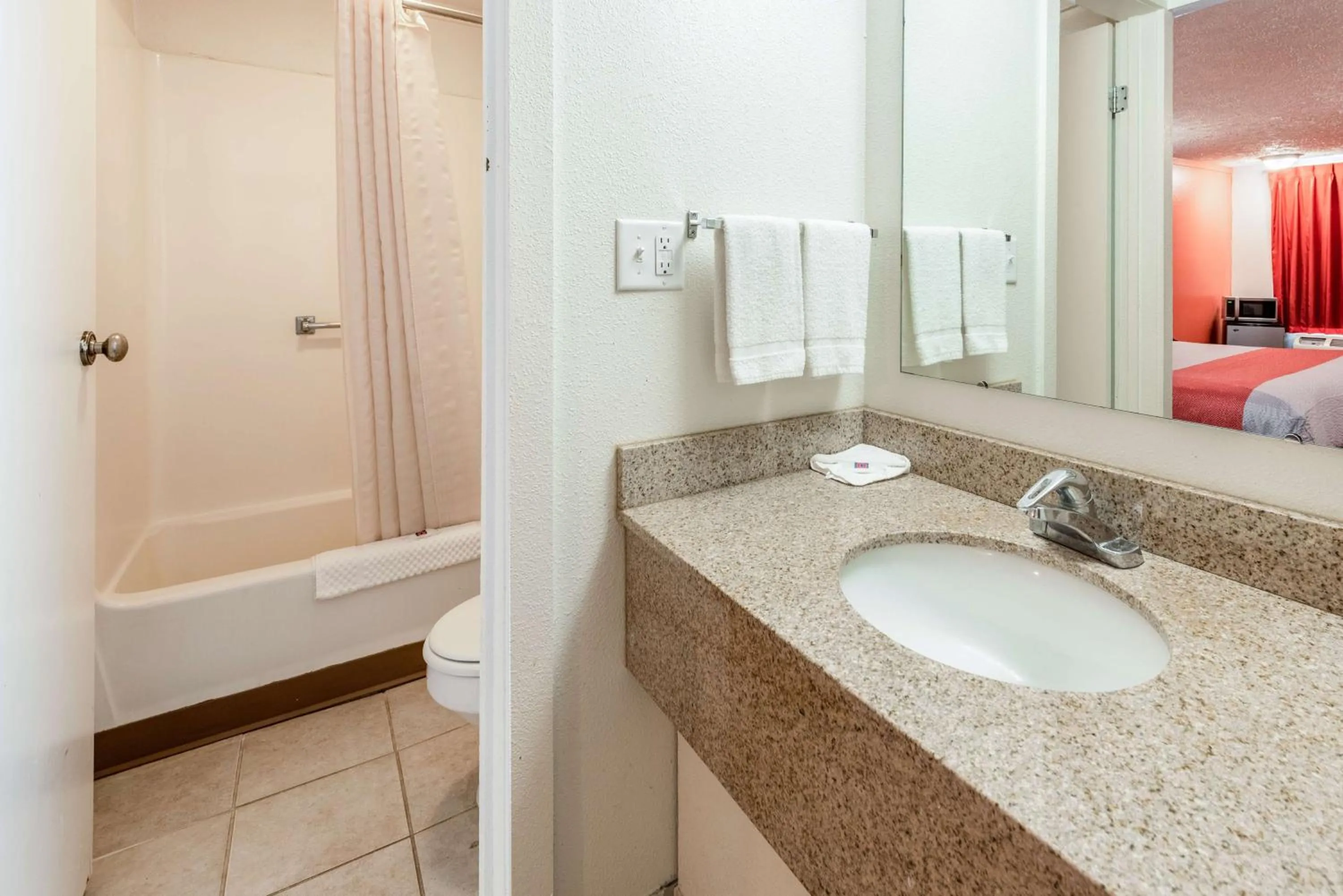 Lobby or reception, Bed in Motel 6-Mansfield, OH