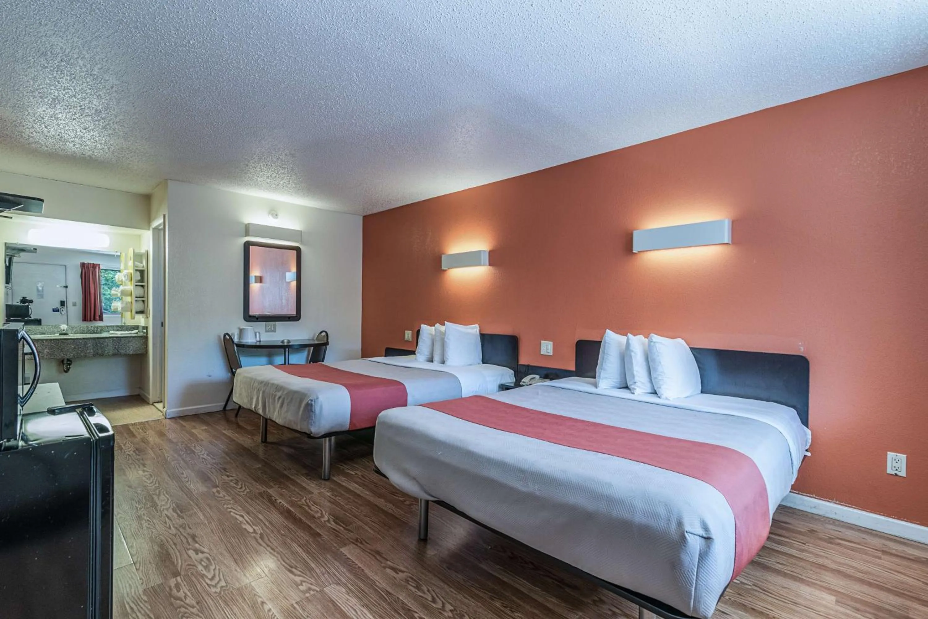 TV and multimedia, Bed in MOTEL 6 - Albany, NY - Airport