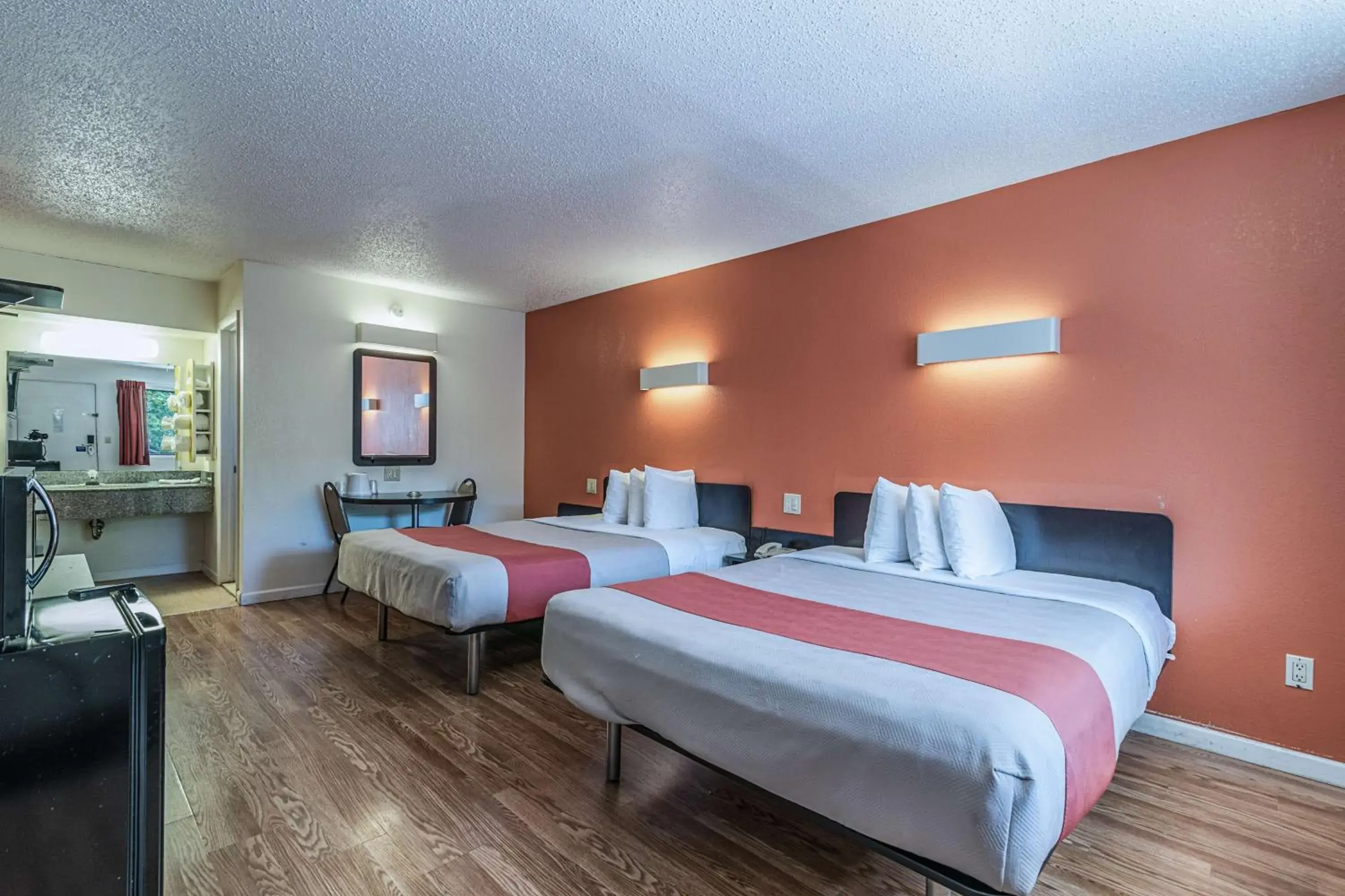 MOTEL 6 - Albany, NY - Airport MOTEL 6 - Albany, NY - Airport