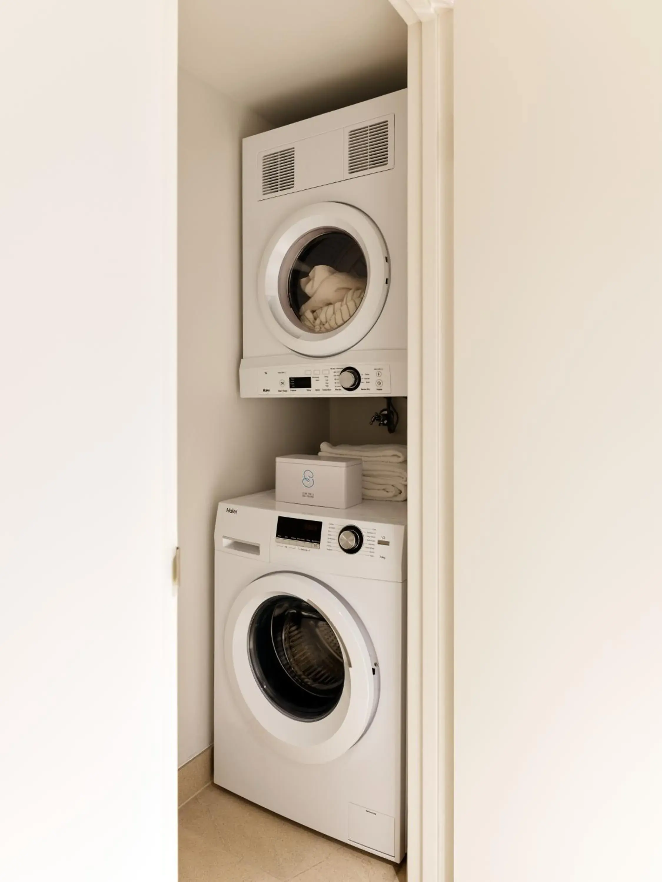 Premier Two-Bedroom Apartment in Adina Apartment Hotel Sydney Town Hall Premier Two-Bedroom Apartment in Adina Apartment Hotel Sydney Town Hall