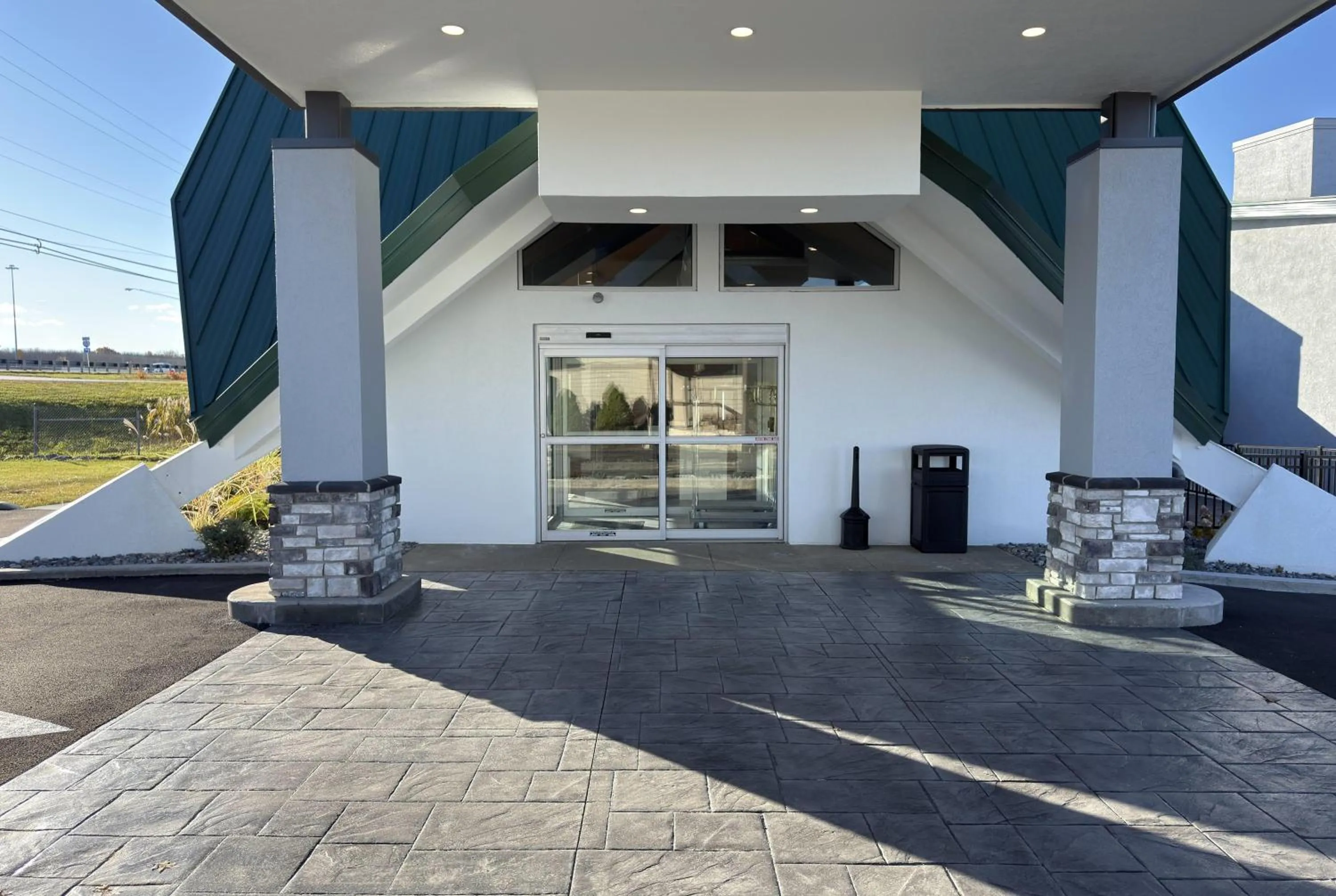 Property building in Wingate by Wyndham Geneva at SPIRE Academy