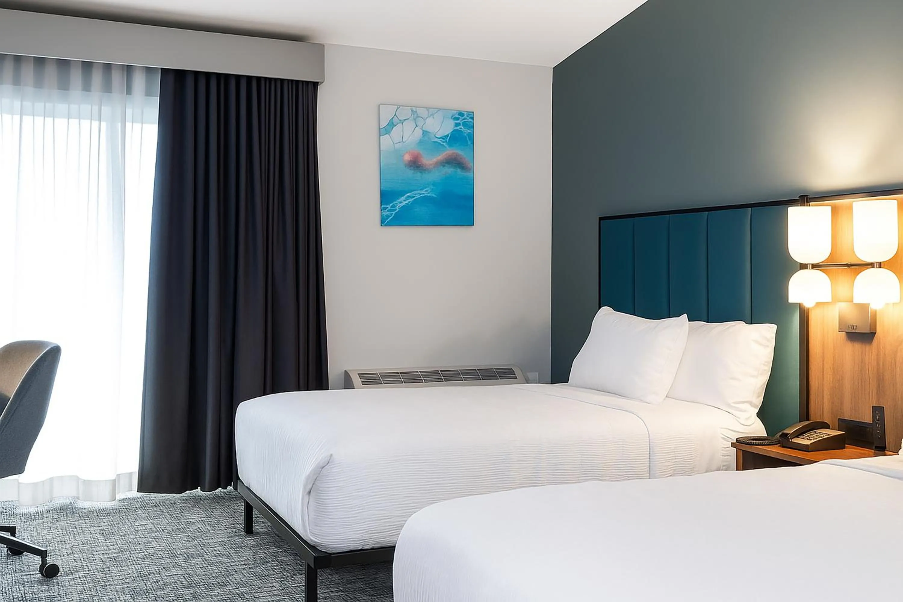 Bedroom, Bed in Wingate by Wyndham Geneva at SPIRE Academy