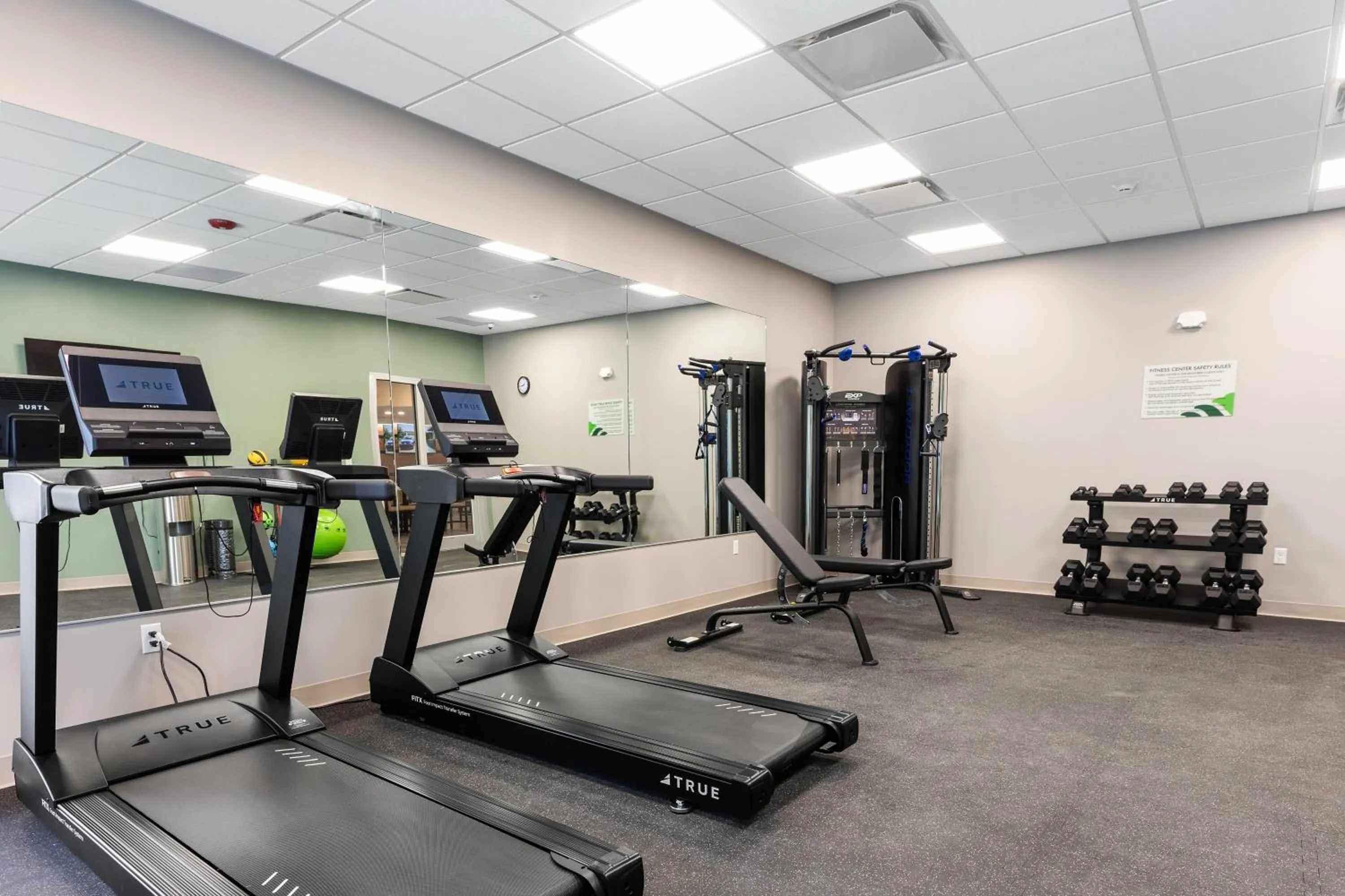 Fitness centre/facilities in Wingate by Wyndham Geneva at SPIRE Academy