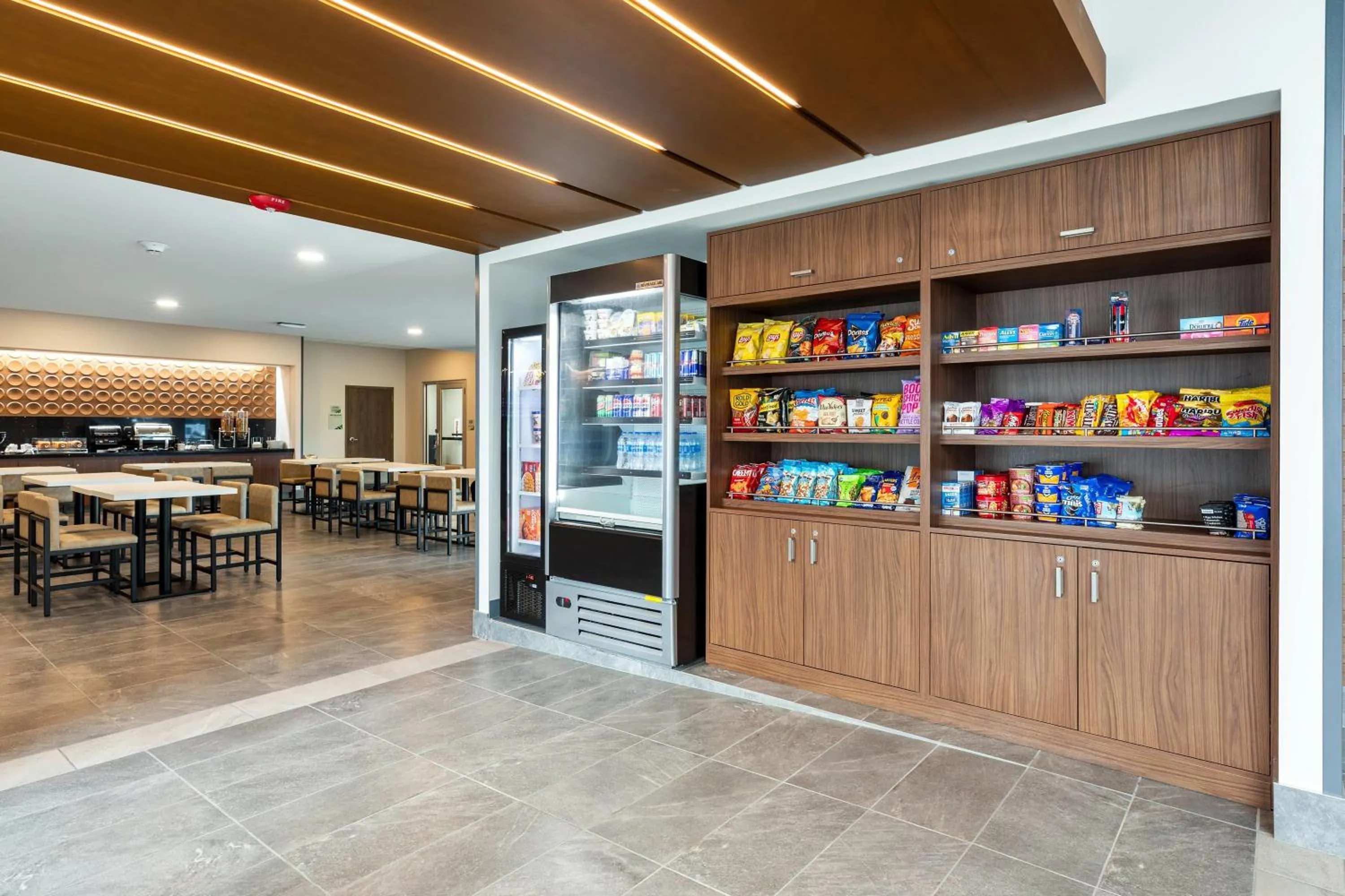 Food and drinks in Wingate by Wyndham Geneva at SPIRE Academy