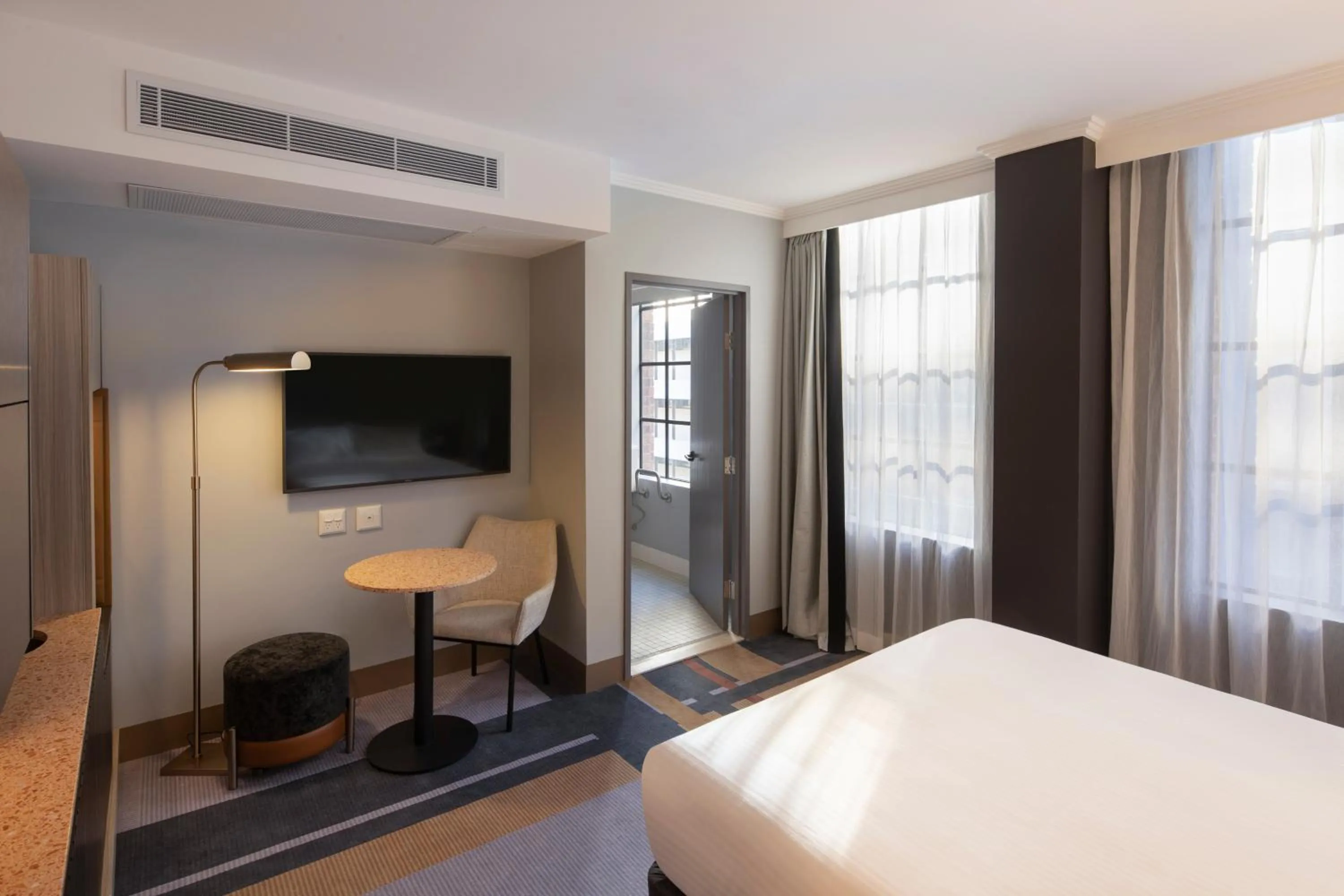 Communal lounge/ TV room, Bed in The Sebel Sydney Martin Place