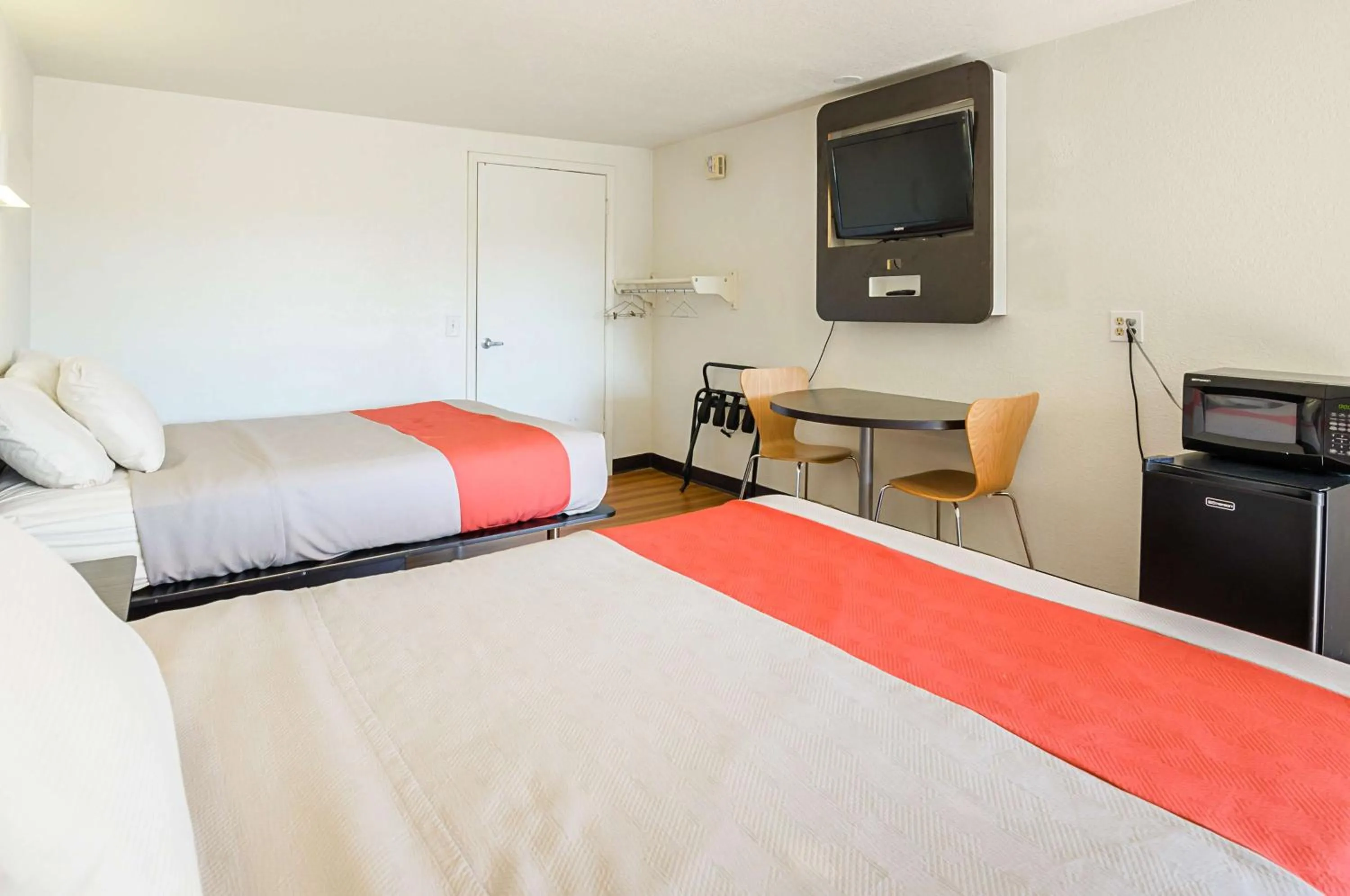 TV and multimedia in Rodeway Inn