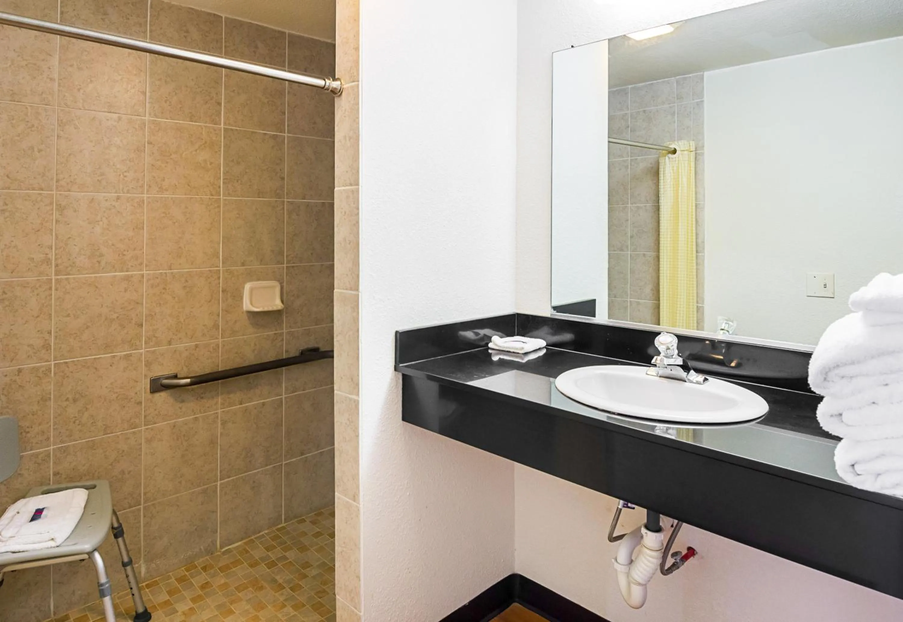 Bathroom in Rodeway Inn