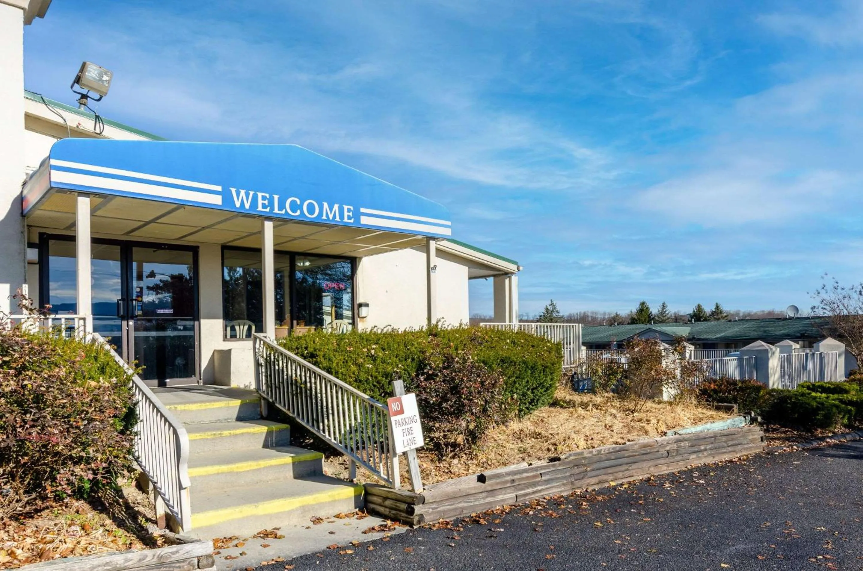 Property building in Rodeway Inn