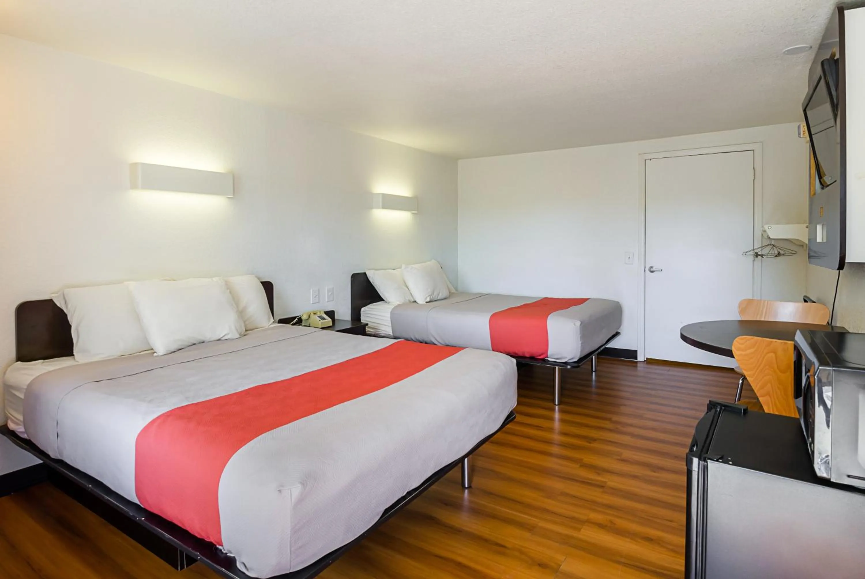 Bedroom in Rodeway Inn