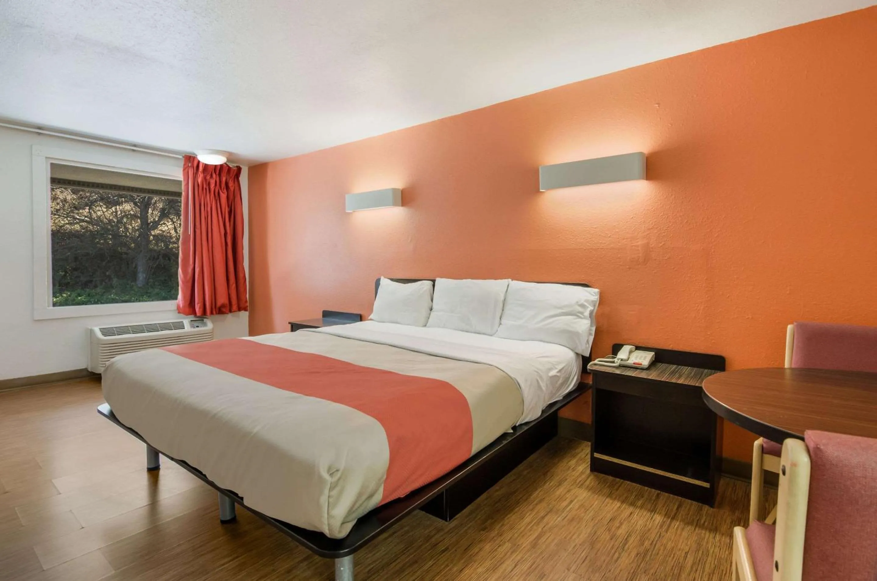 Photo of the whole room in Rodeway Inn