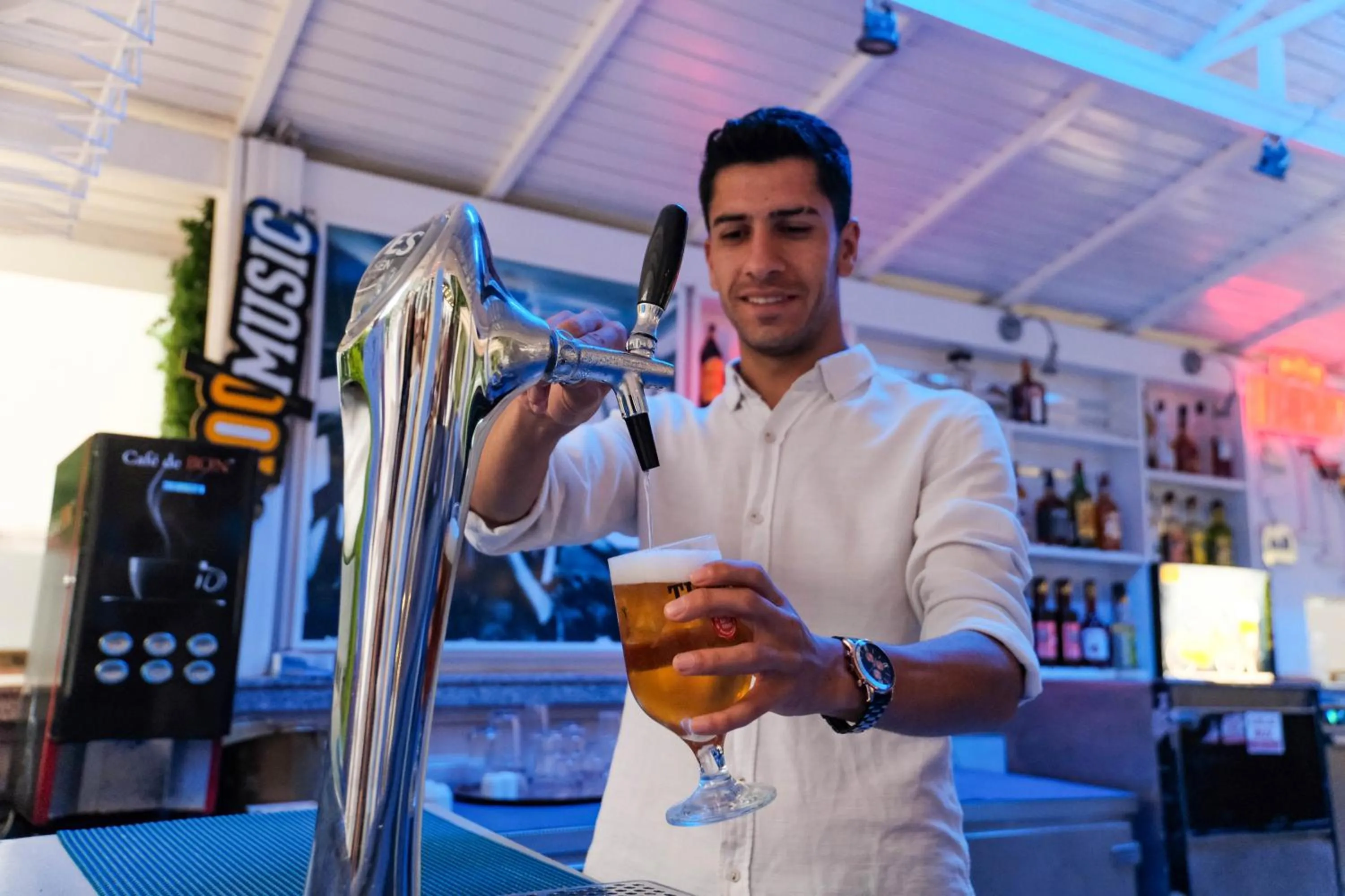 Staff in Club Selen icmeler