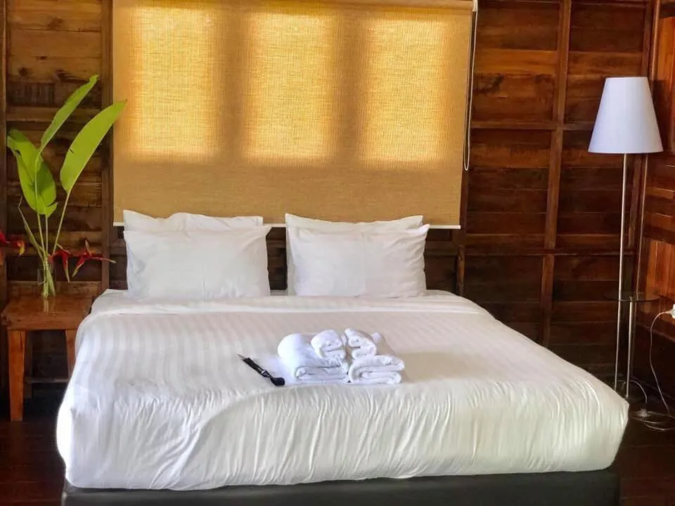 Bed in Itsara bungalow