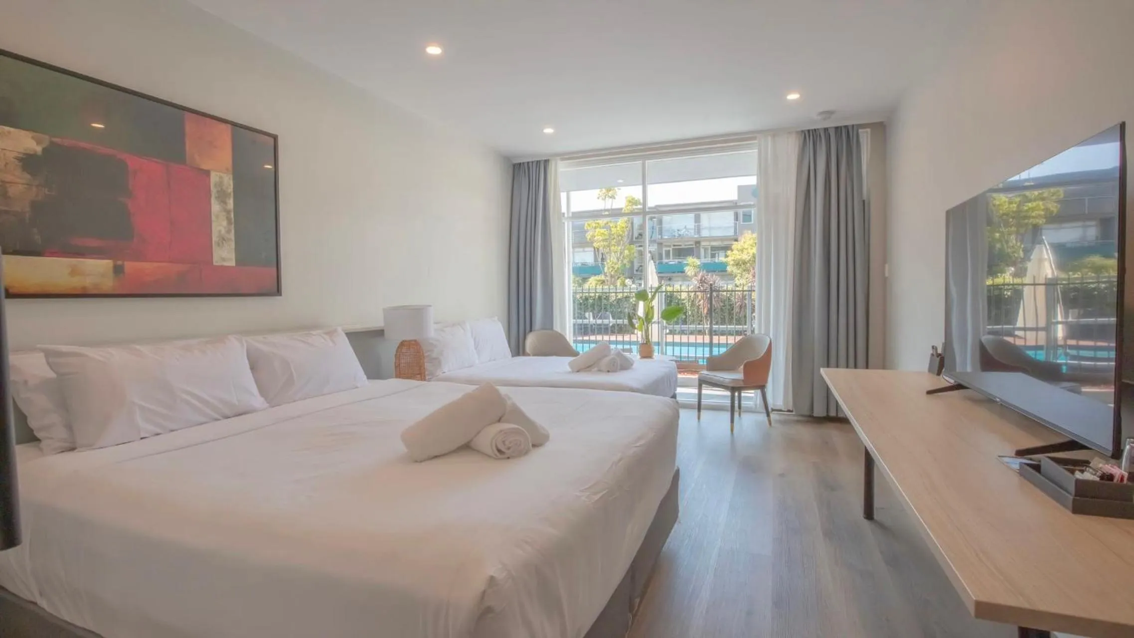 Pool view, Bed in Park Inn by Radisson Melbourne Carlton