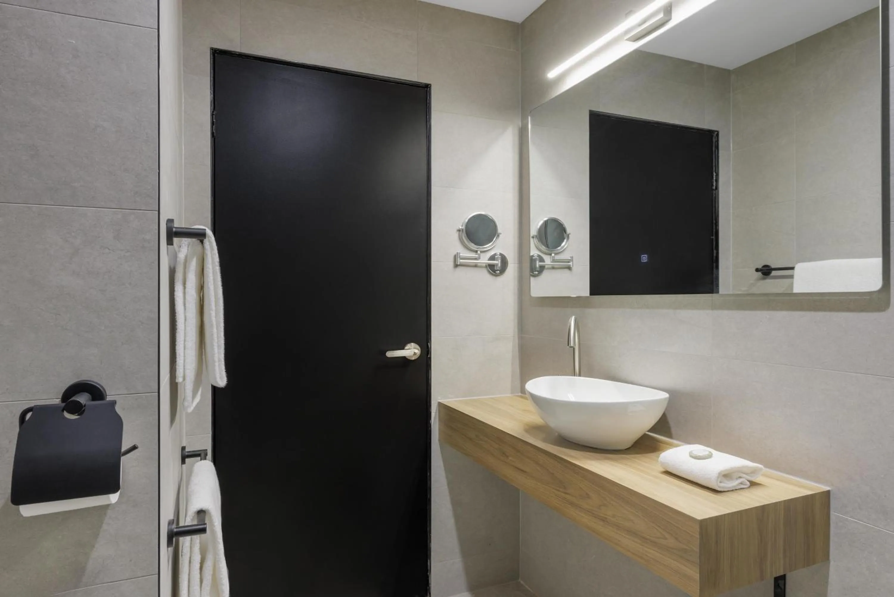 Bathroom in Park Inn by Radisson Melbourne Carlton