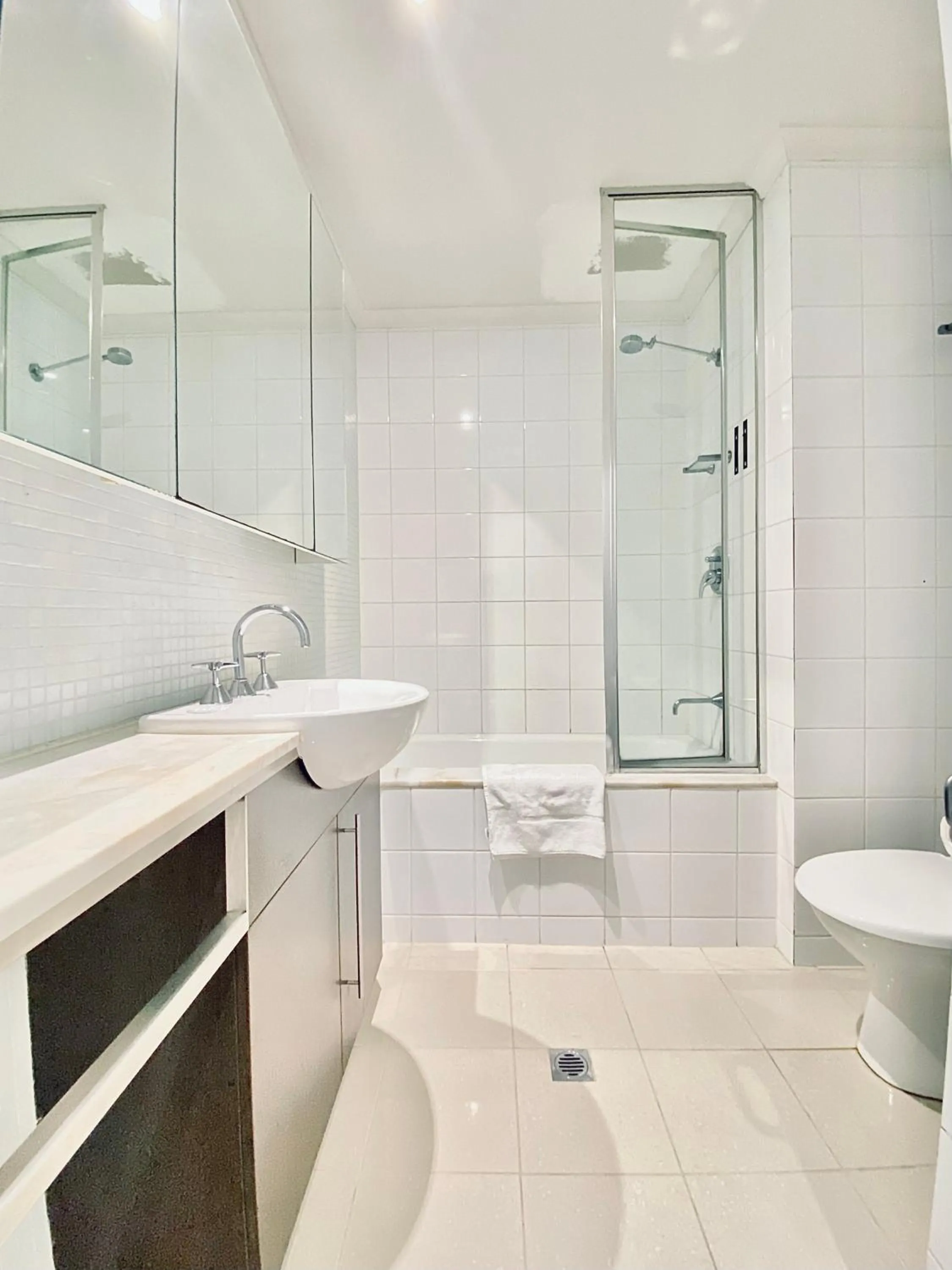 Bathroom in Park Inn by Radisson Melbourne Carlton