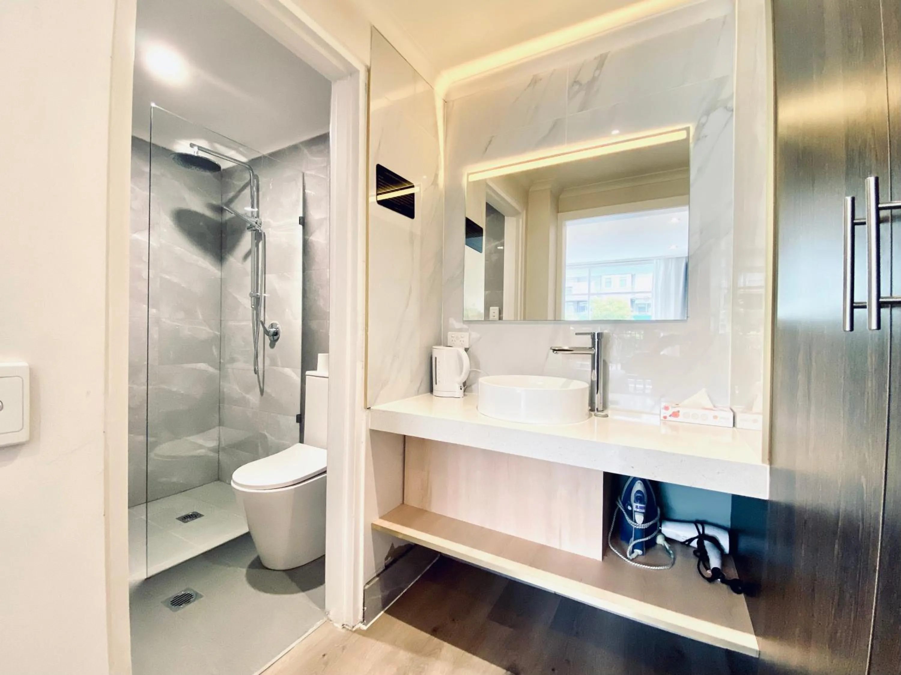 Bathroom in Park Inn by Radisson Melbourne Carlton