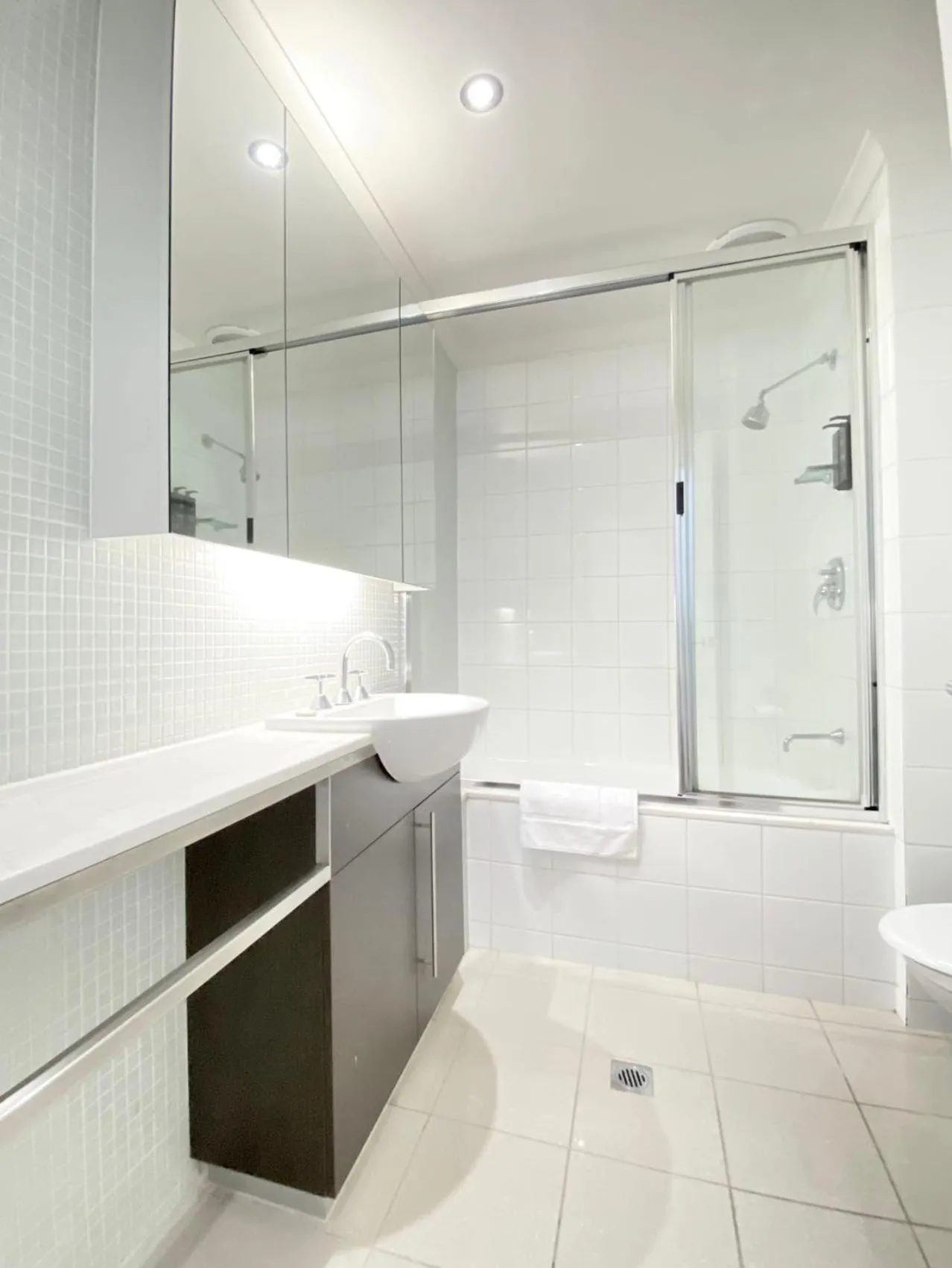 Bathroom in Park Inn by Radisson Melbourne Carlton